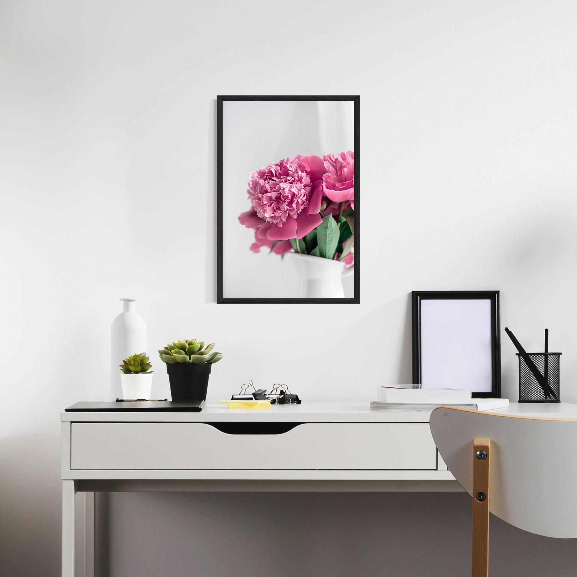 Рамкиран постер White Vase Pink mockup 7