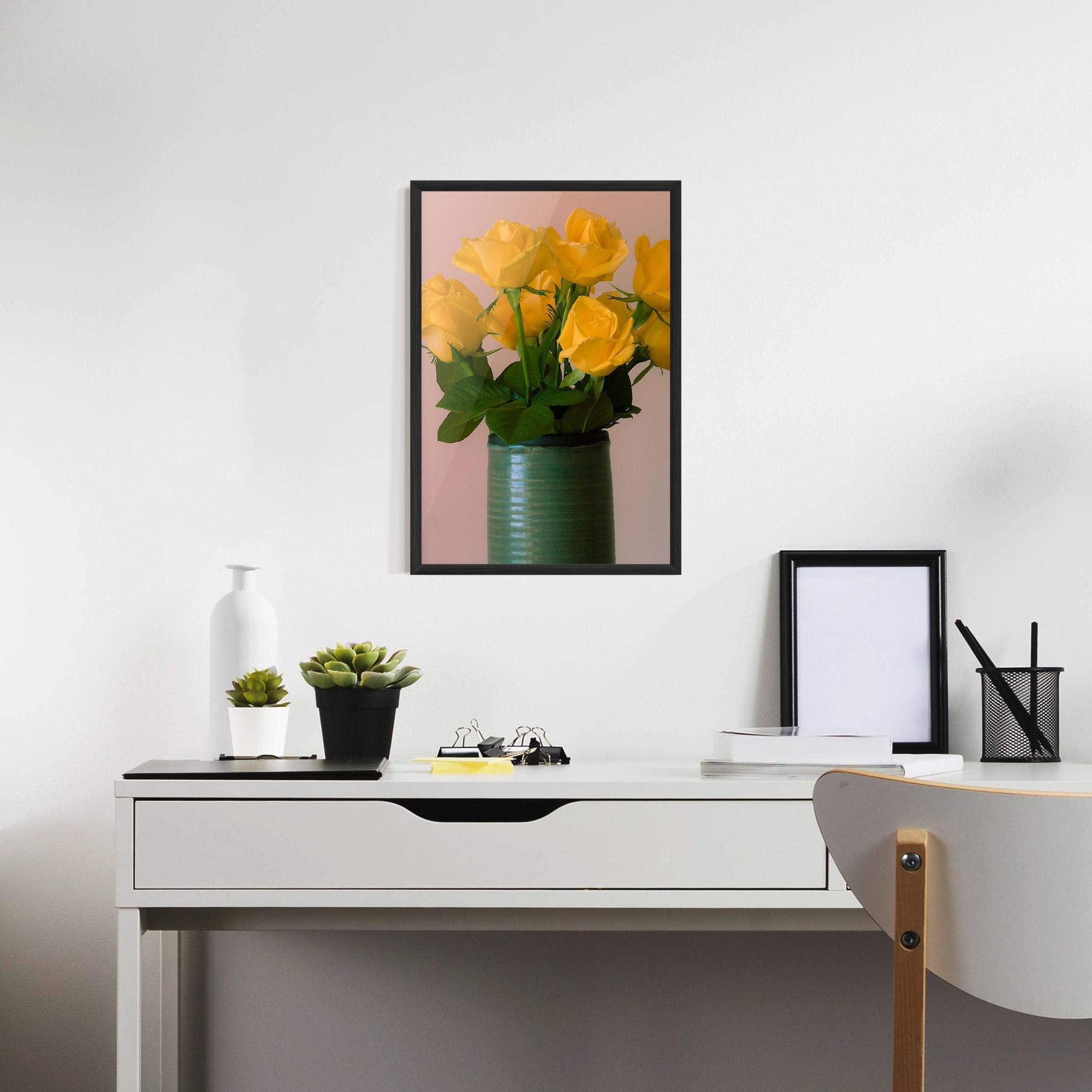 Рамкиран постер Yellow Roses Vase mockup 7