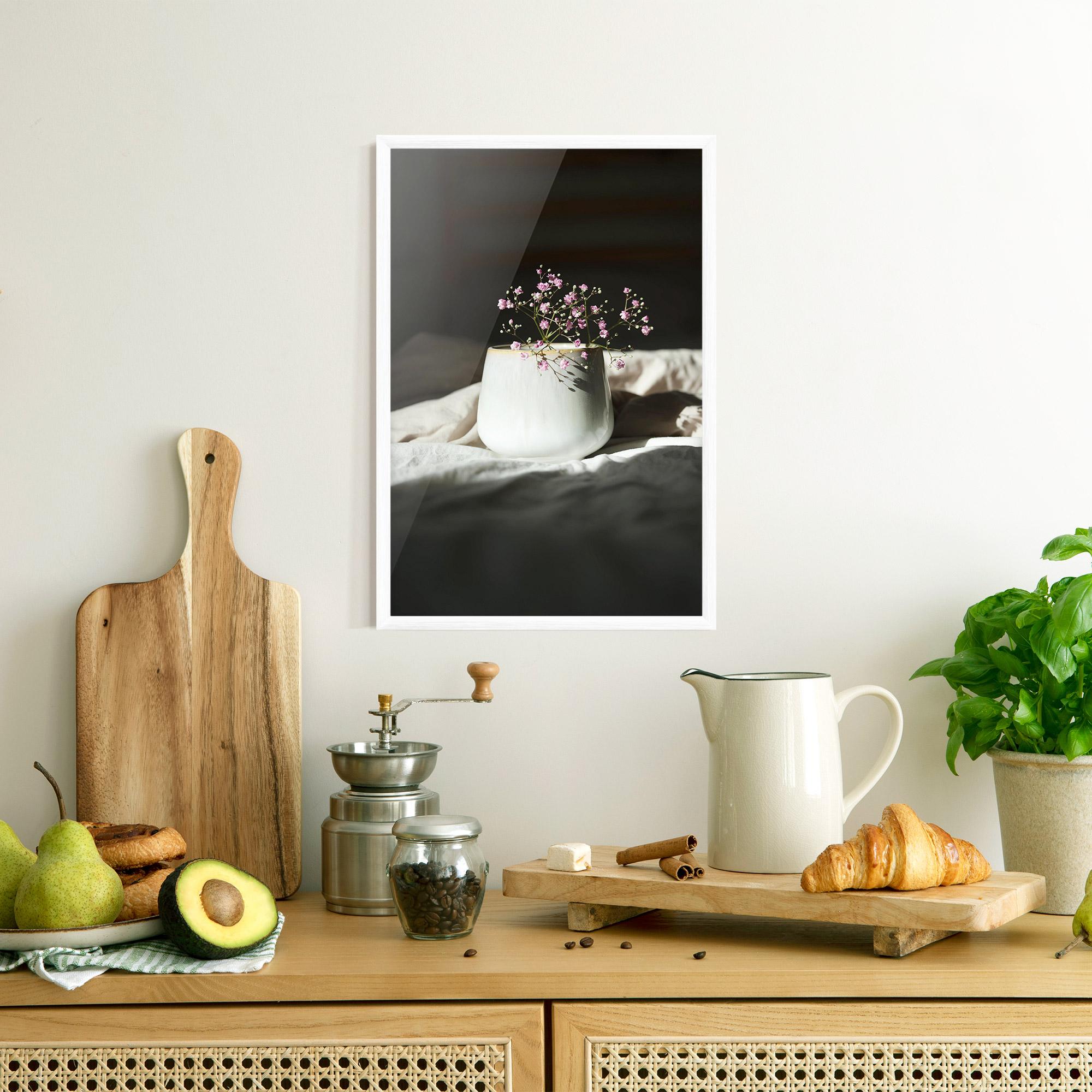 Рамкиран постер Tiny Purple Pant Vase mockup 8