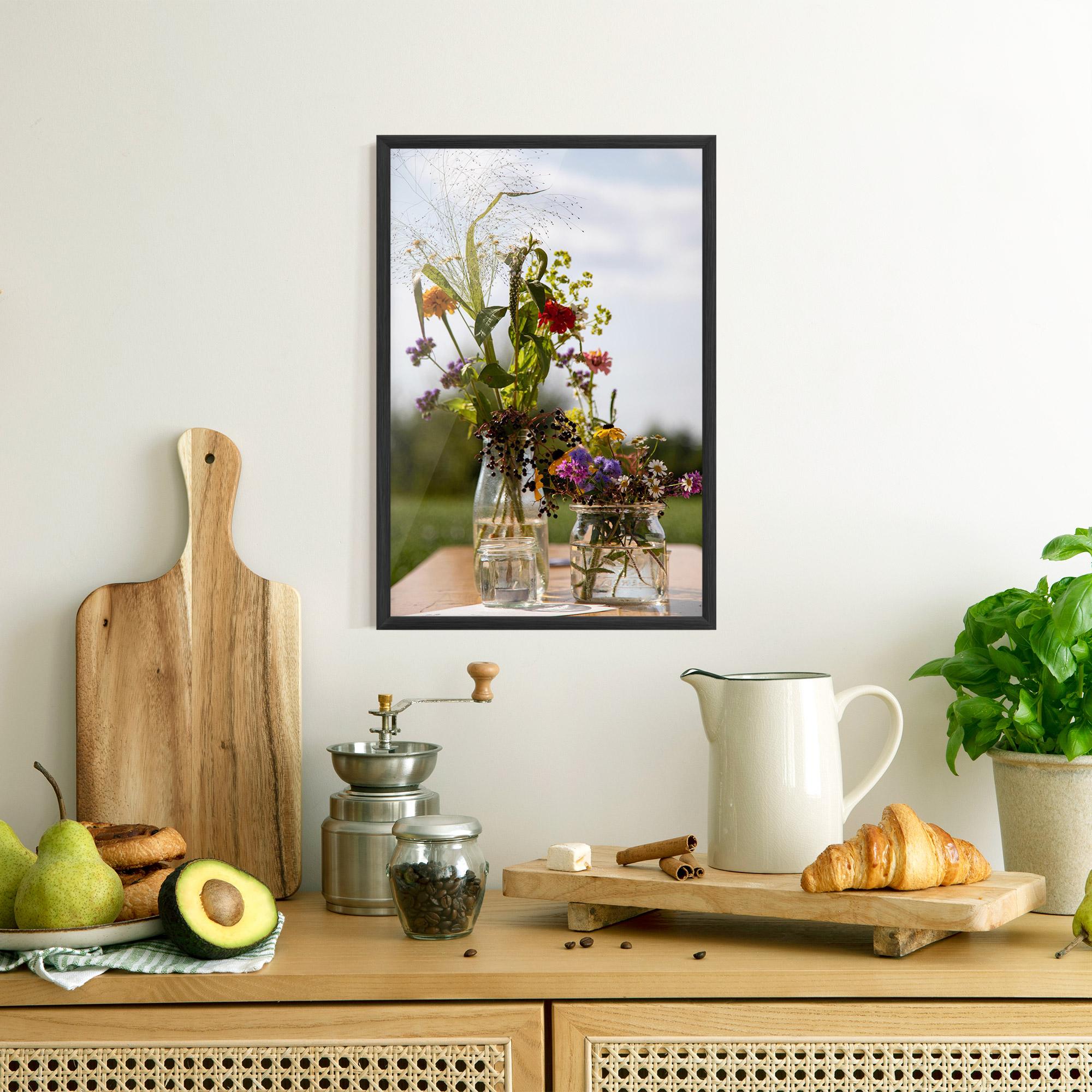 Рамкиран постер Wild Flowers Vase mockup 8