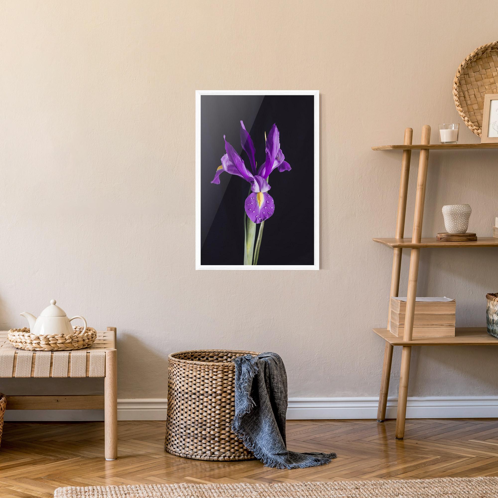 Рамкиран постер Fresh Purple Iris mockup 9