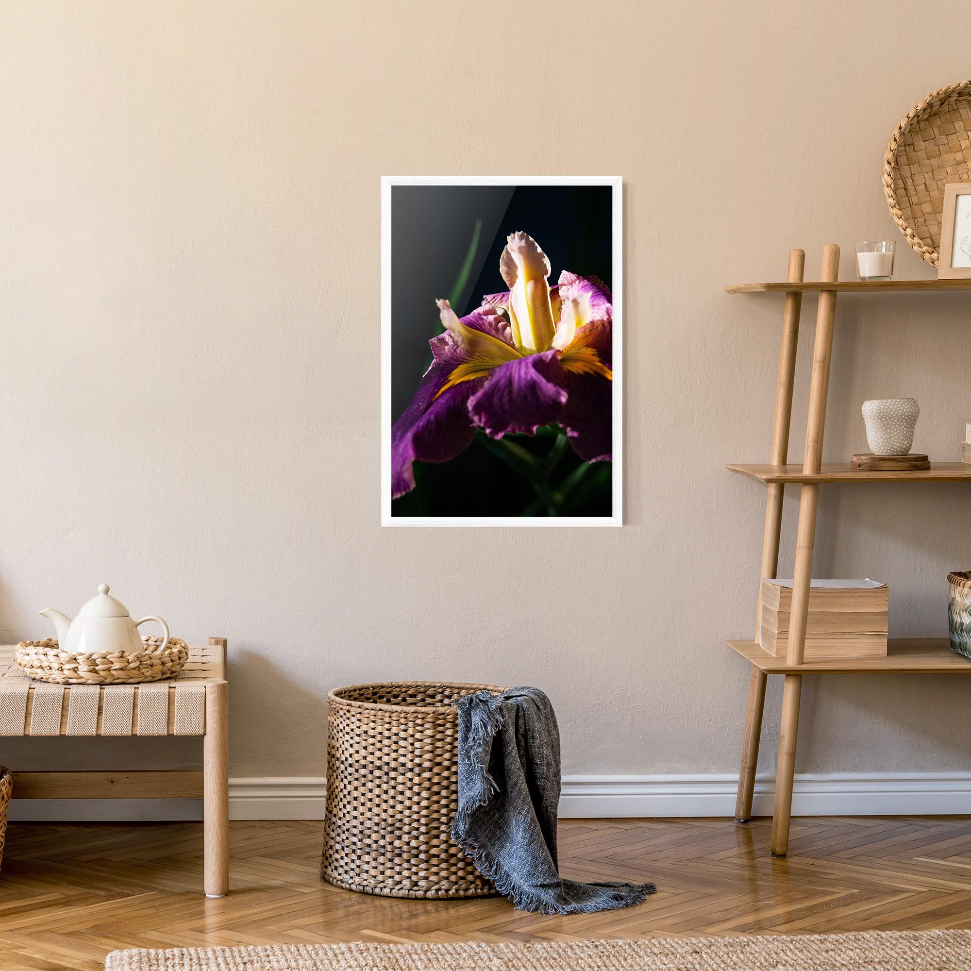 Рамкиран постер Pastel Yellow Iris mockup 9