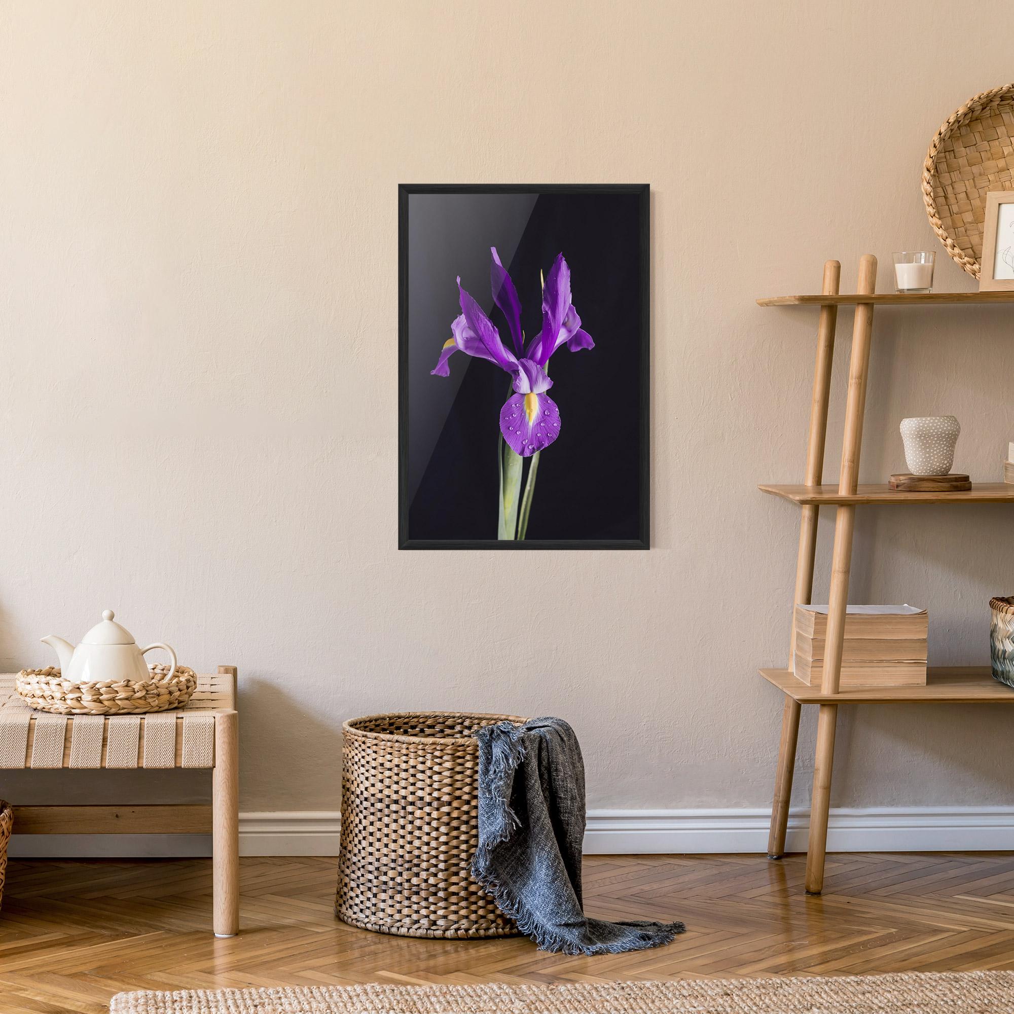 Рамкиран постер Fresh Purple Iris mockup 9