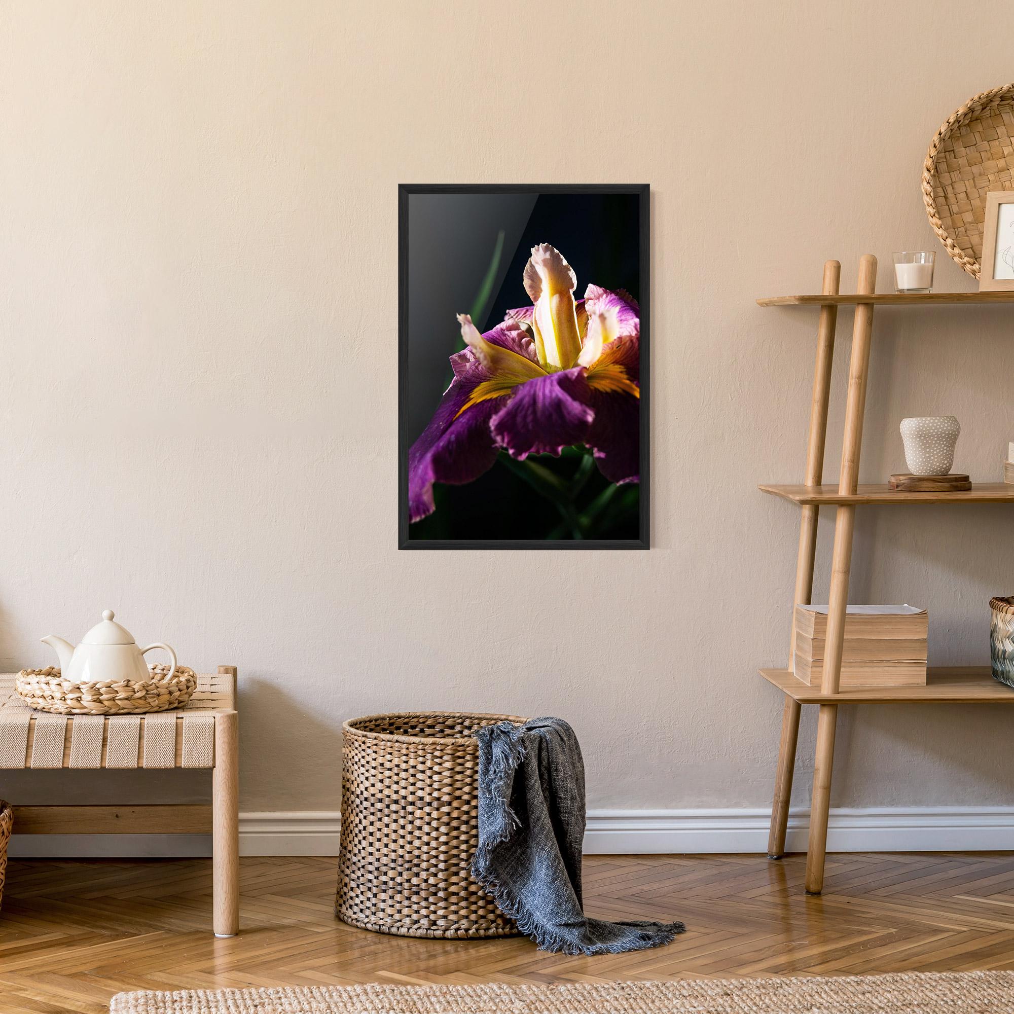 Рамкиран постер Pastel Yellow Iris mockup 9