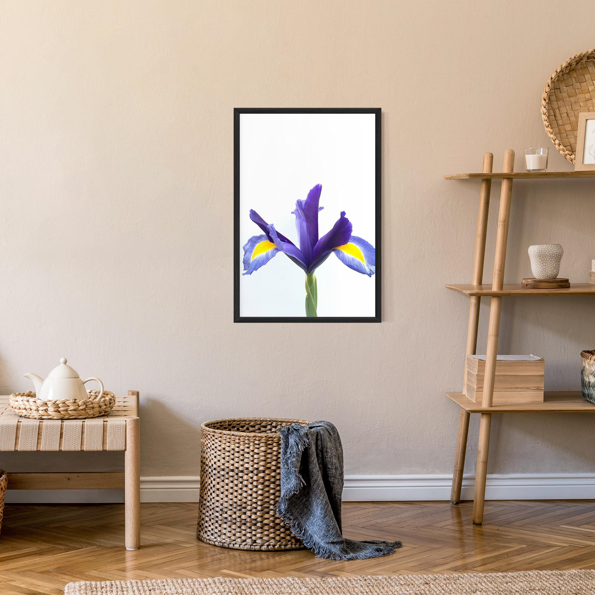 Рамкиран постер Yellow Color Iris mockup 9