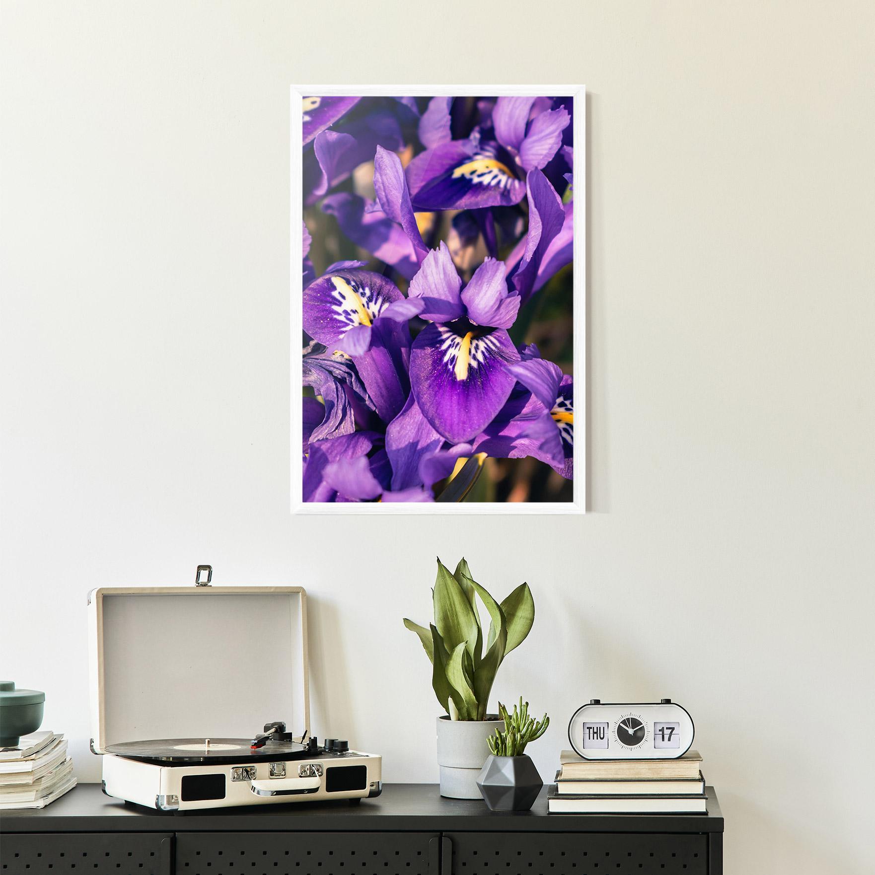 Рамкиран постер Small Purple Iris mockup 2
