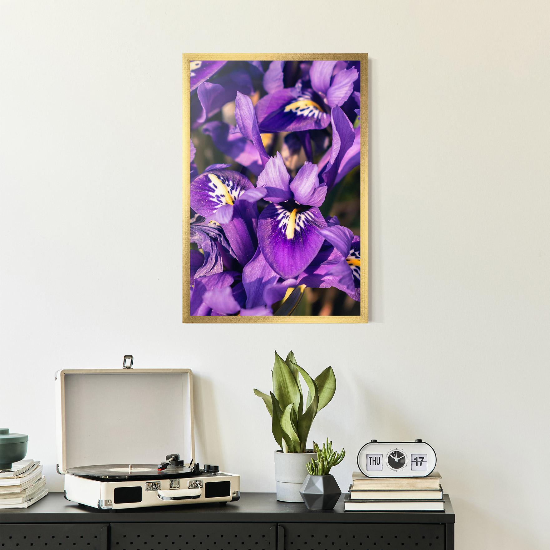 Рамкиран постер Small Purple Iris mockup 2