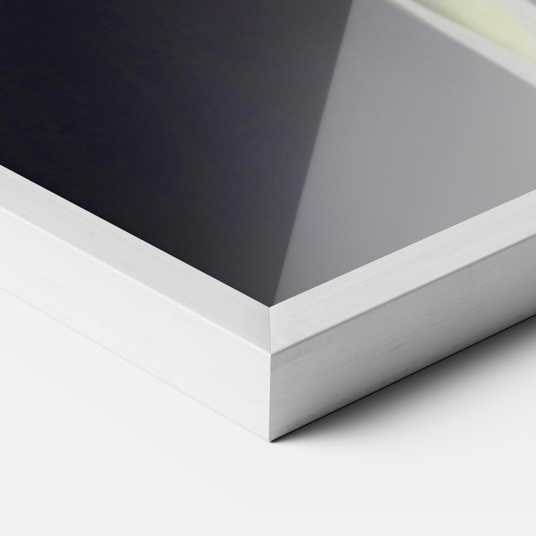 Рамкиран постер Fresh Purple Iris mockup 3