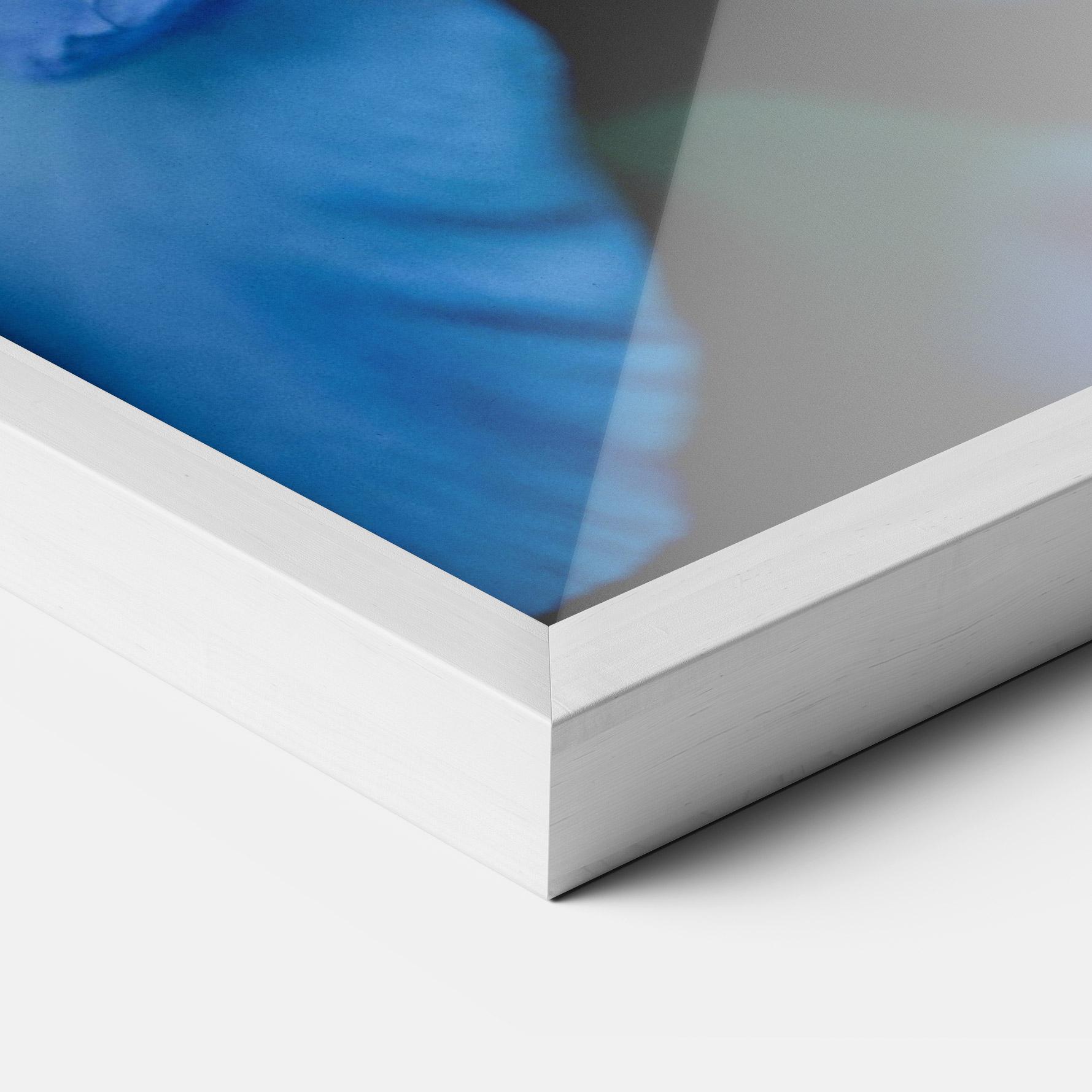 Рамкиран постер Ocean Blue Iris mockup 3