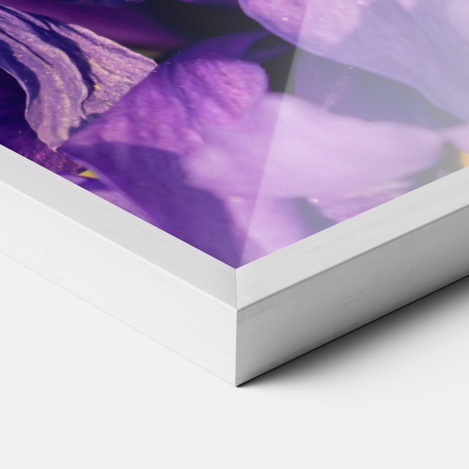 Рамкиран постер Small Purple Iris mockup 3