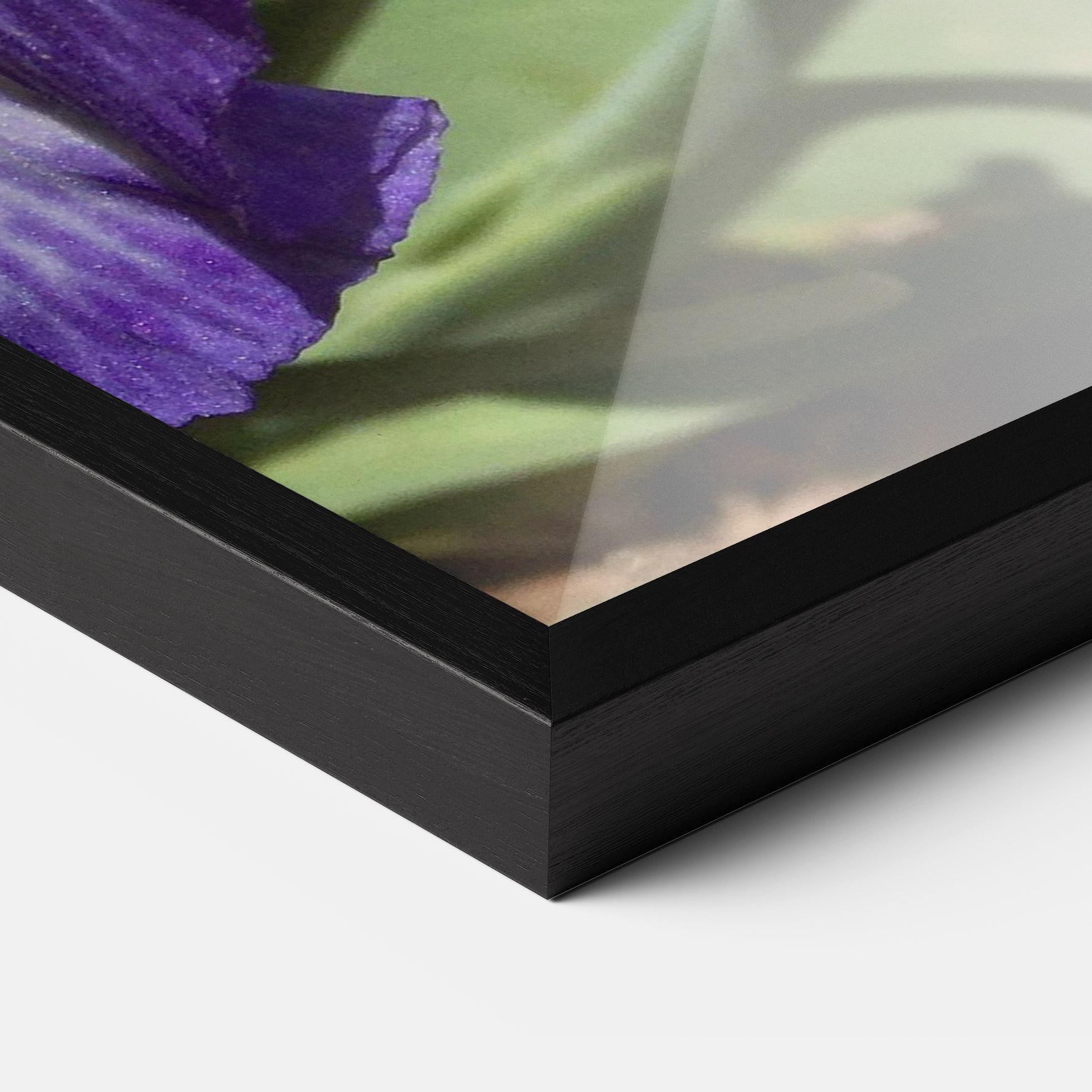 Рамкиран постер Garden White Purple Irirs mockup 3