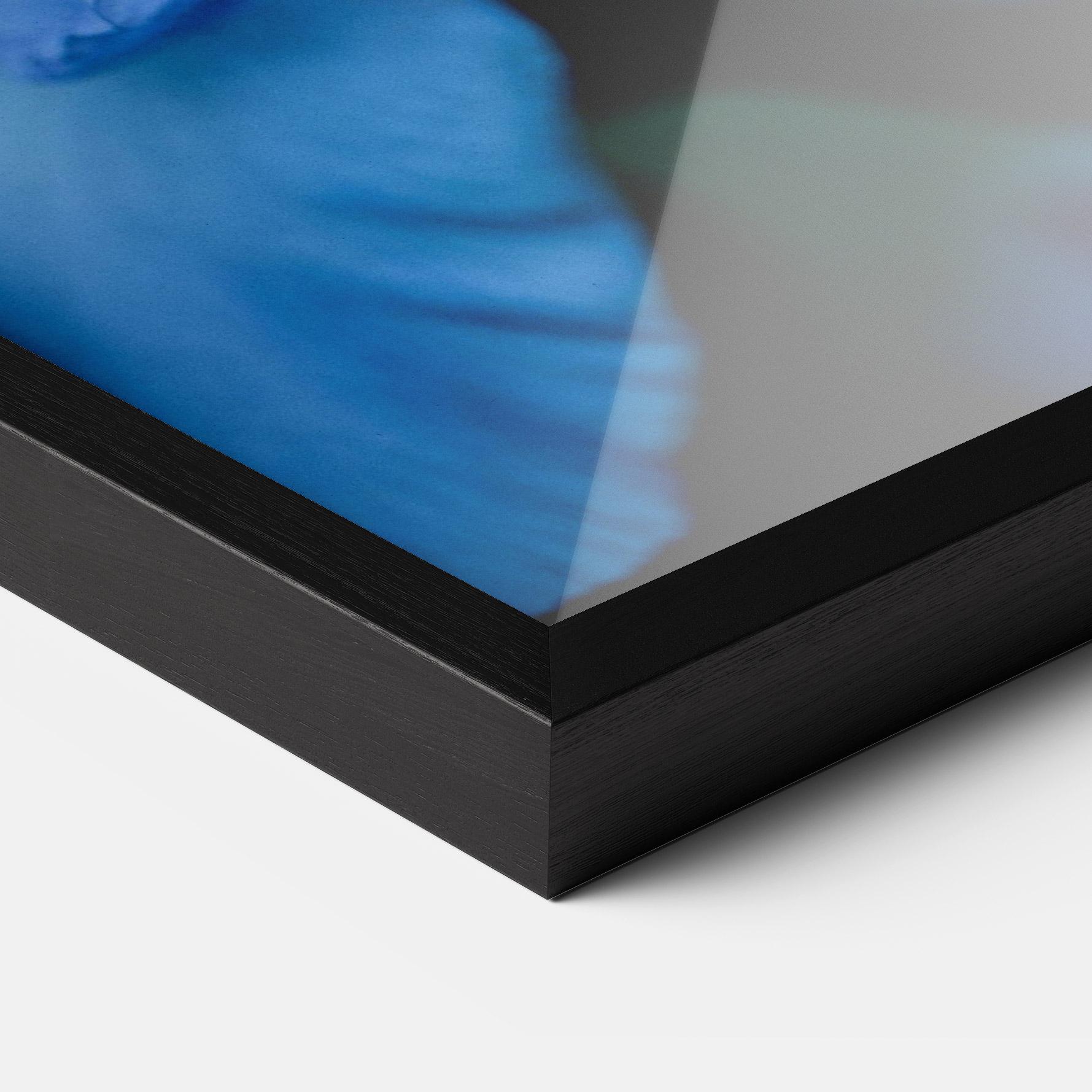 Рамкиран постер Ocean Blue Iris mockup 3