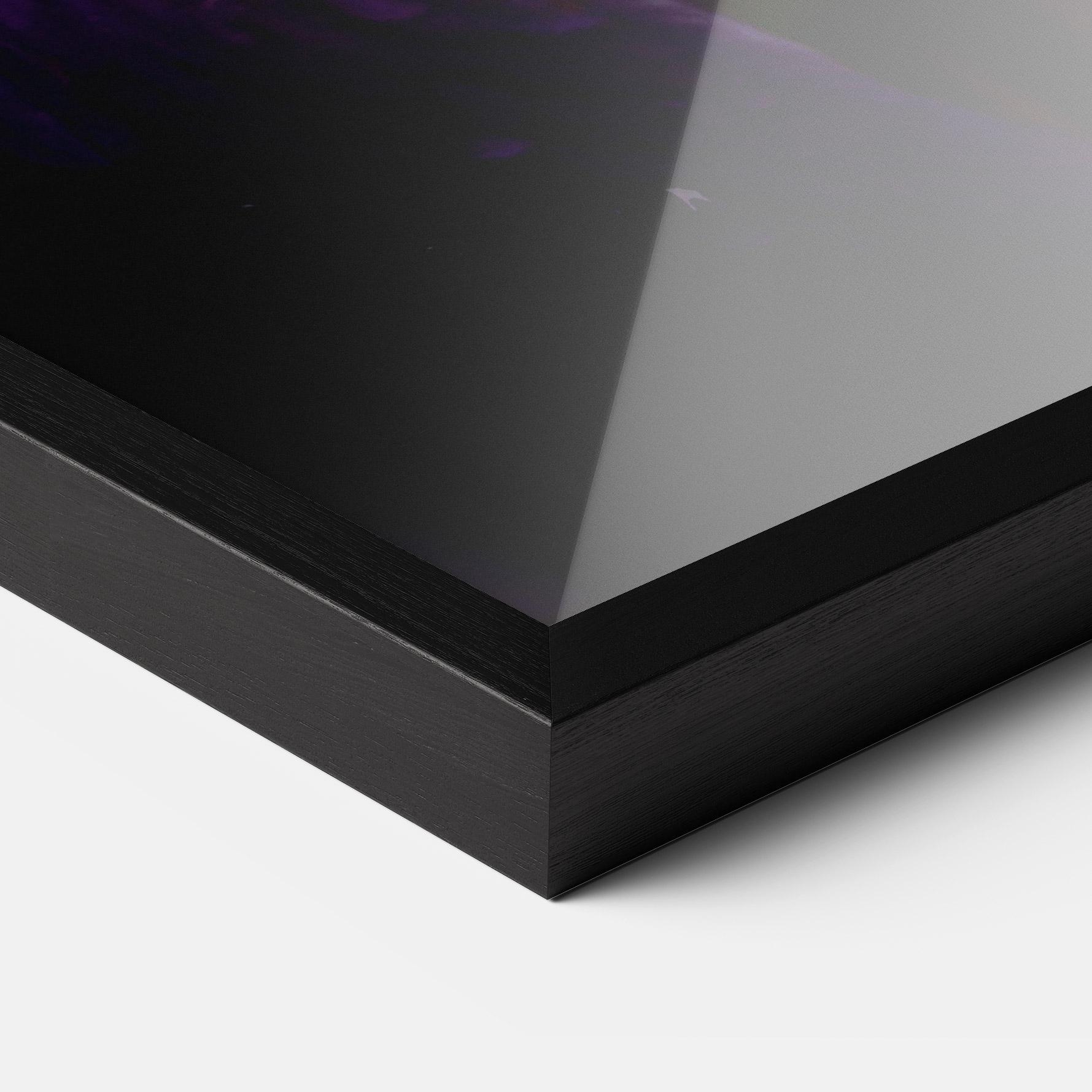 Рамкиран постер Rain In The Garden mockup 3