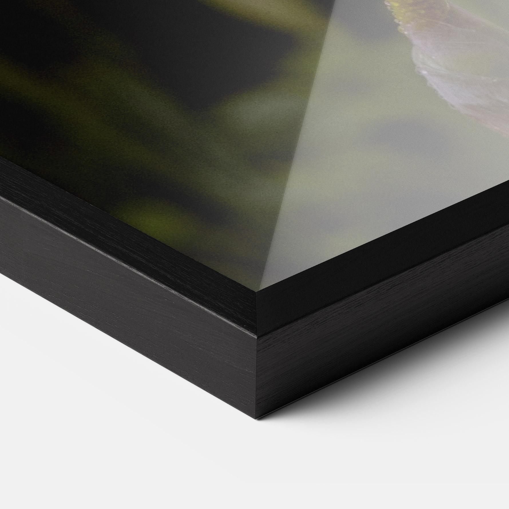 Рамкиран постер Yellow Iris After Rain mockup 3