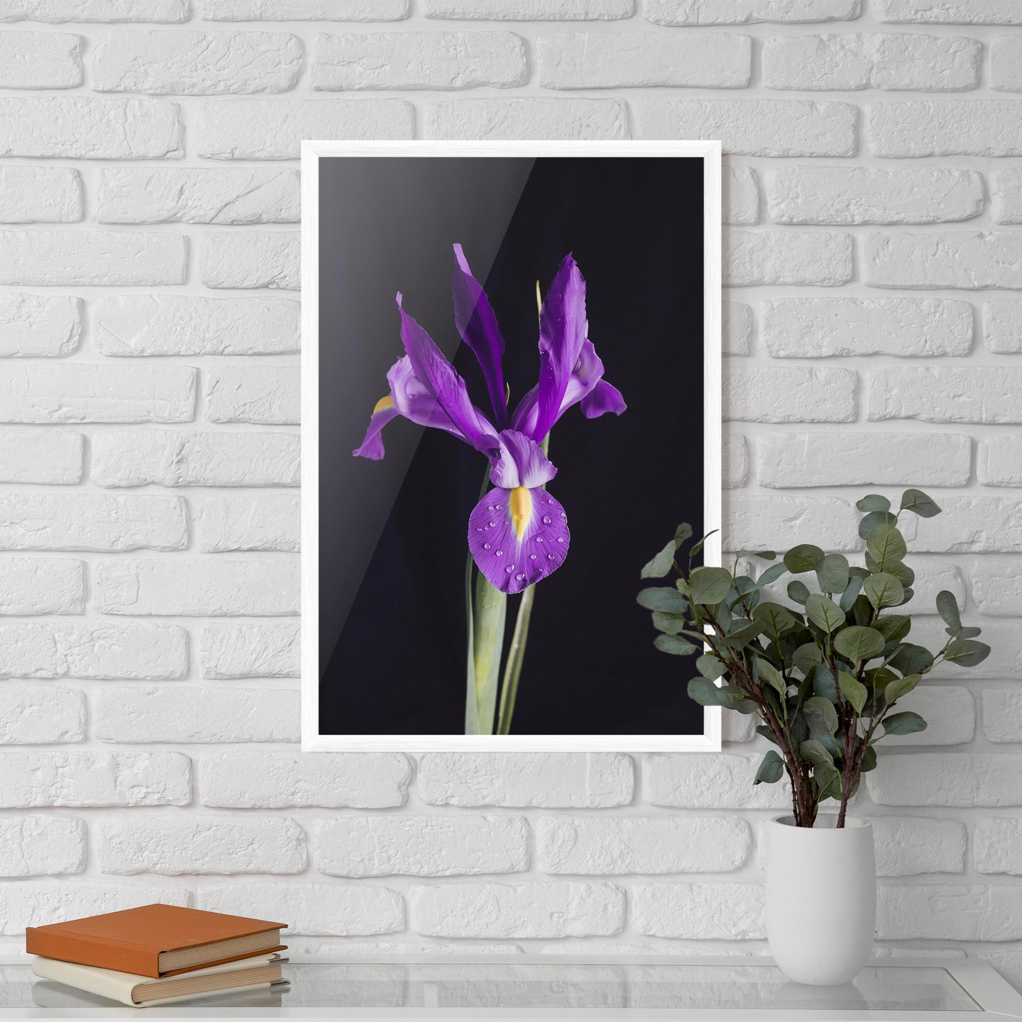 Рамкиран постер Fresh Purple Iris mockup 5