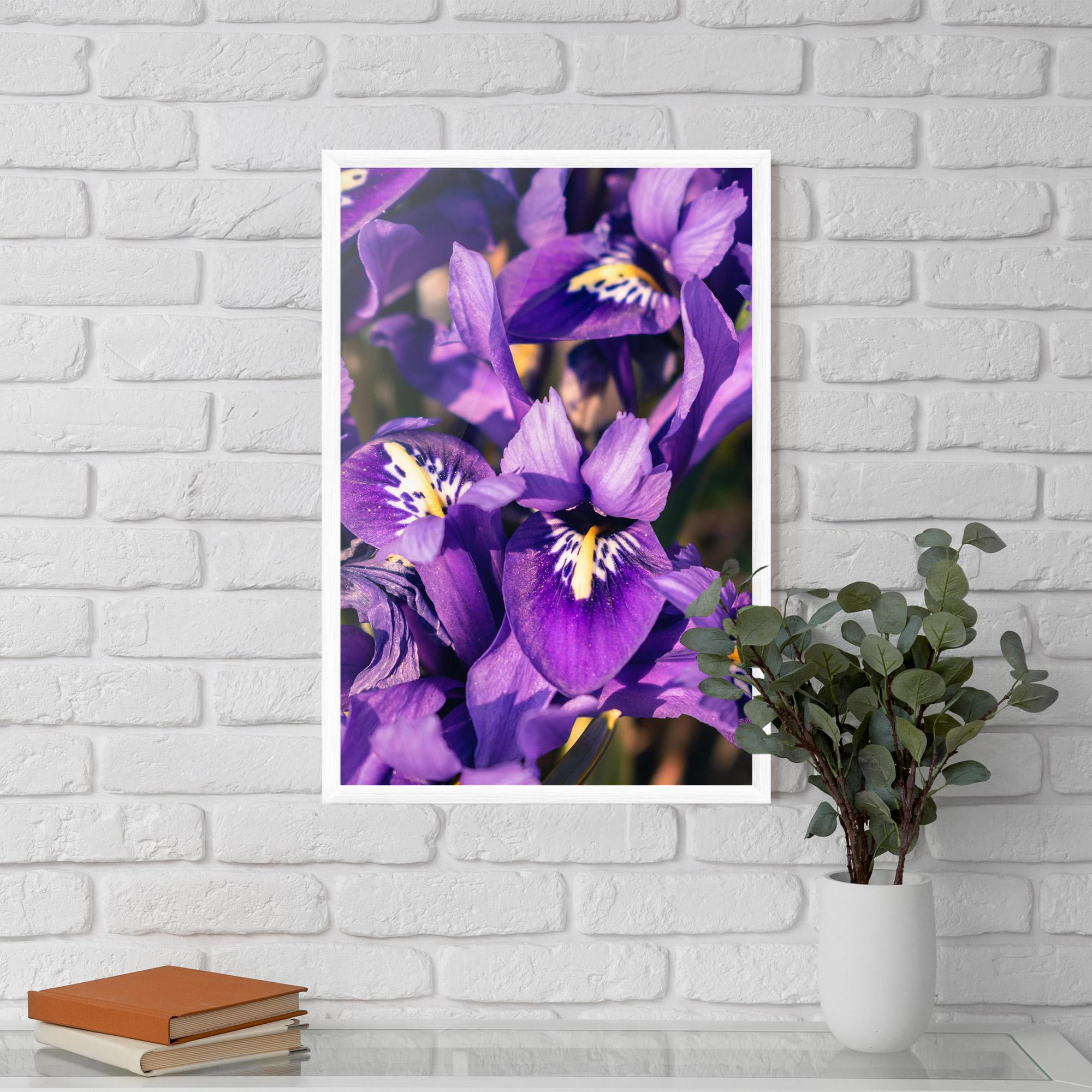Рамкиран постер Small Purple Iris mockup 5