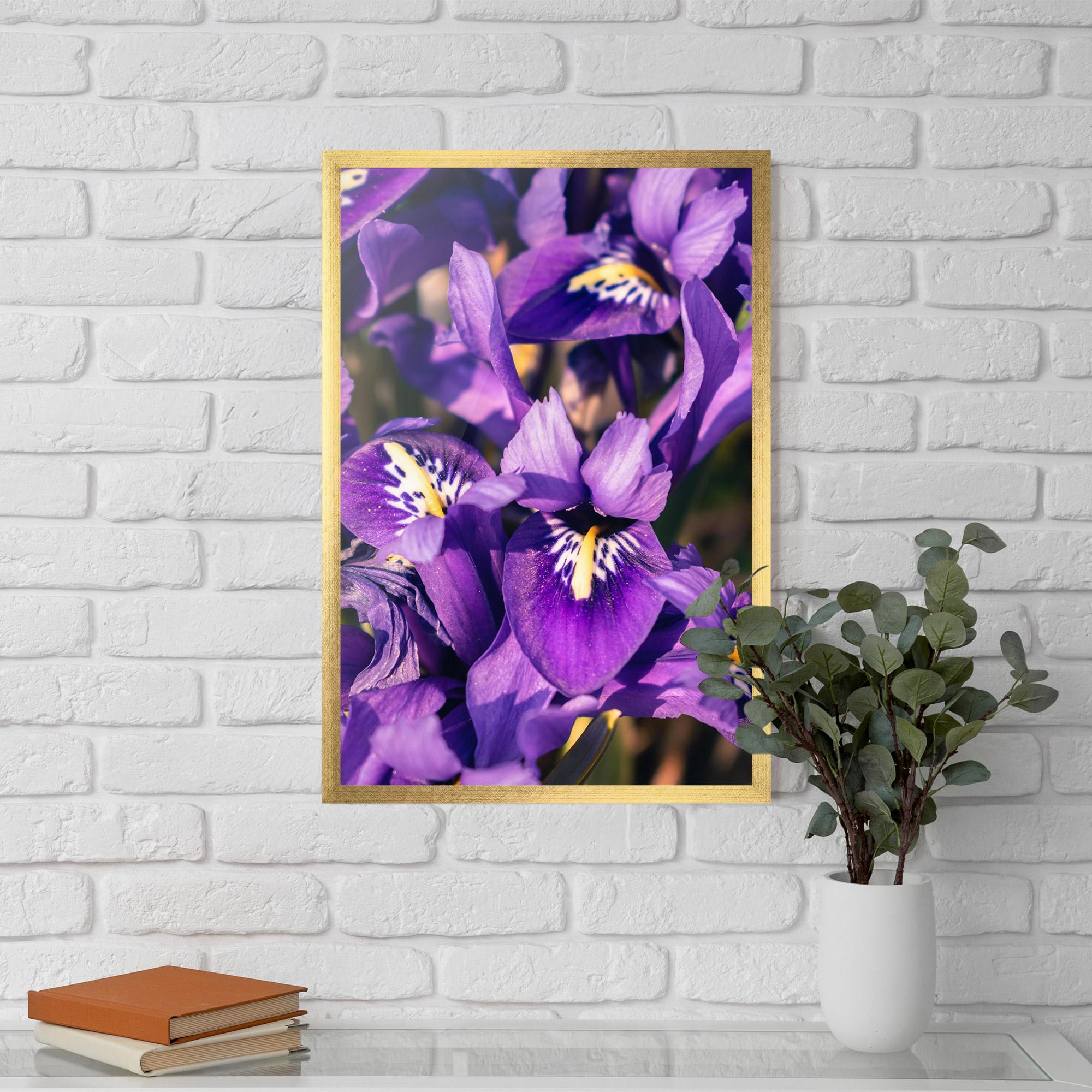 Рамкиран постер Small Purple Iris mockup 5