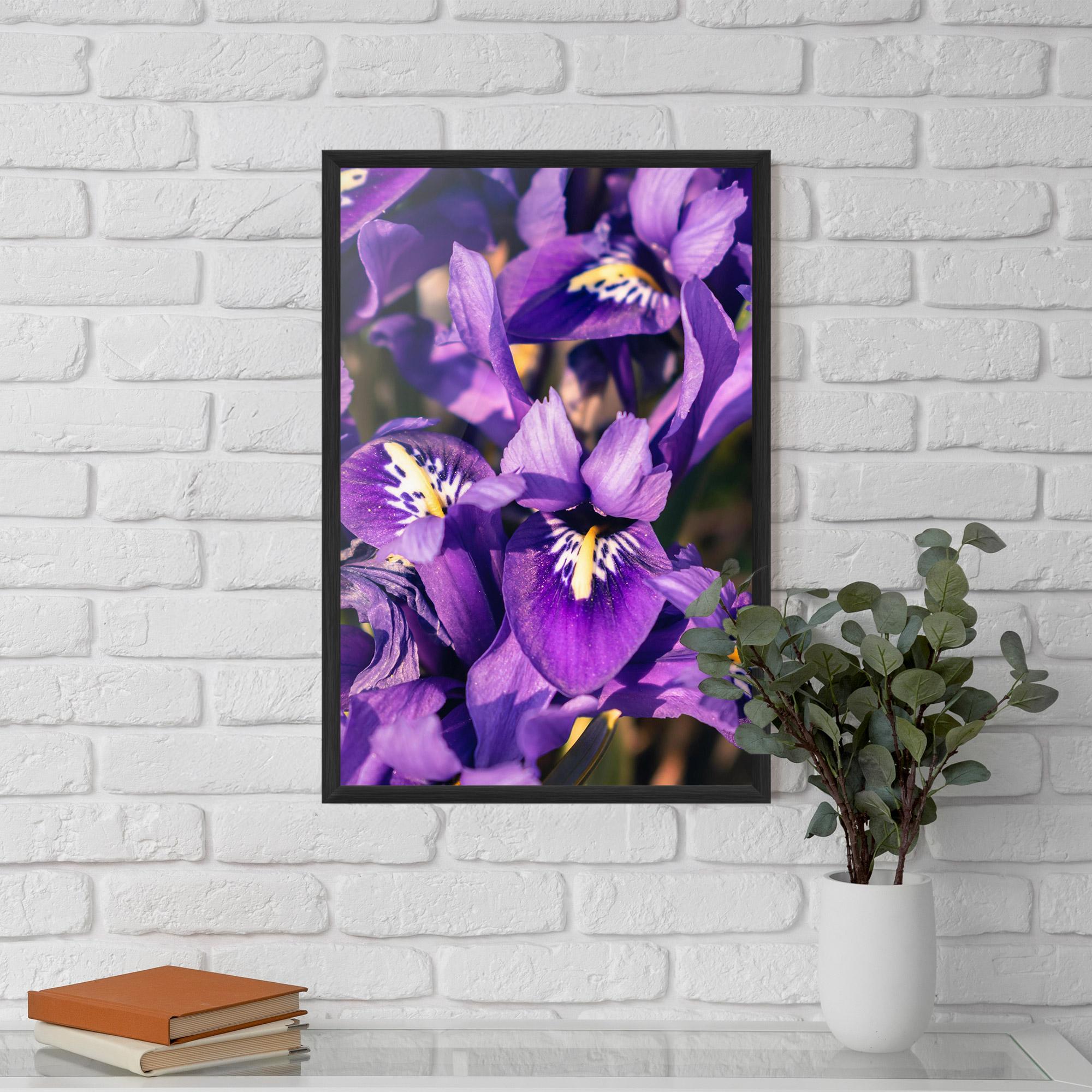 Рамкиран постер Small Purple Iris mockup 5