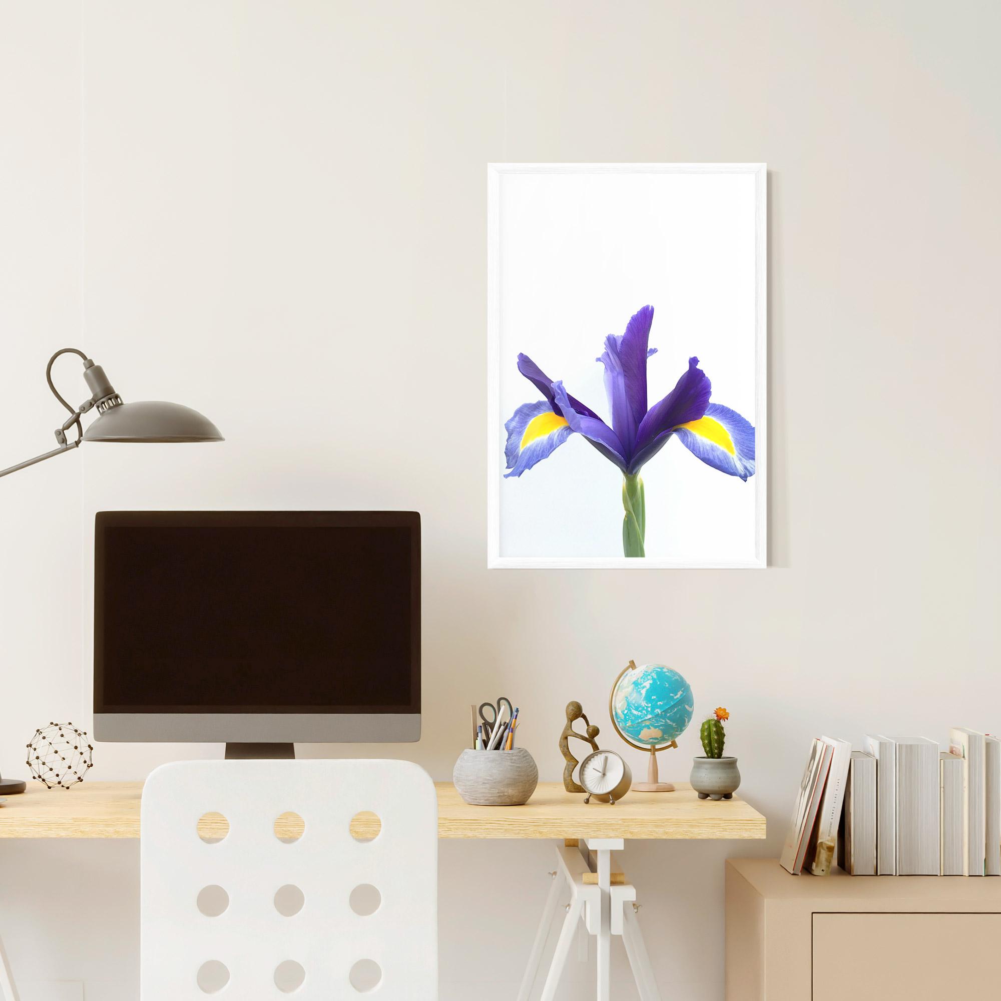 Рамкиран постер Yellow Color Iris mockup 6