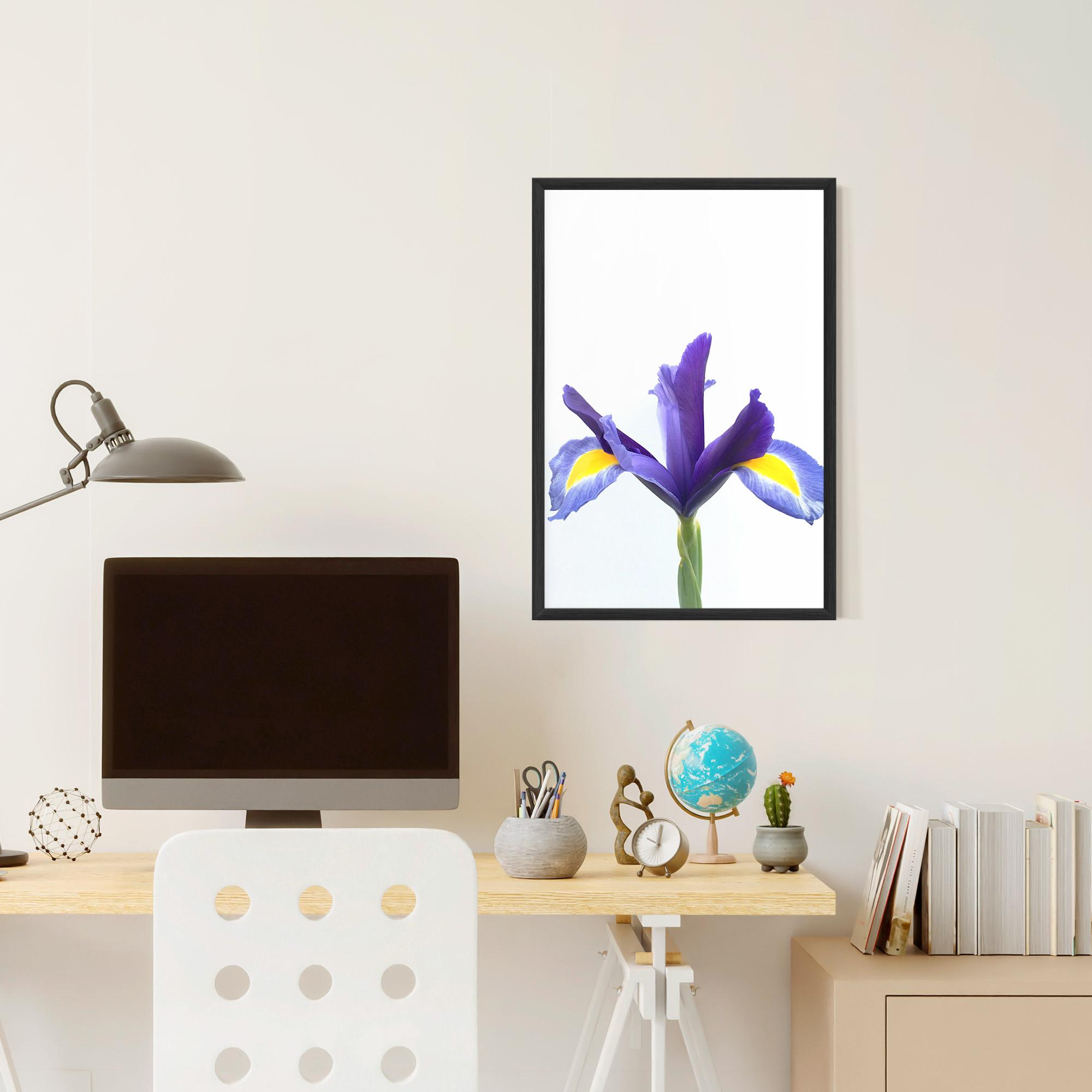 Рамкиран постер Yellow Color Iris mockup 6