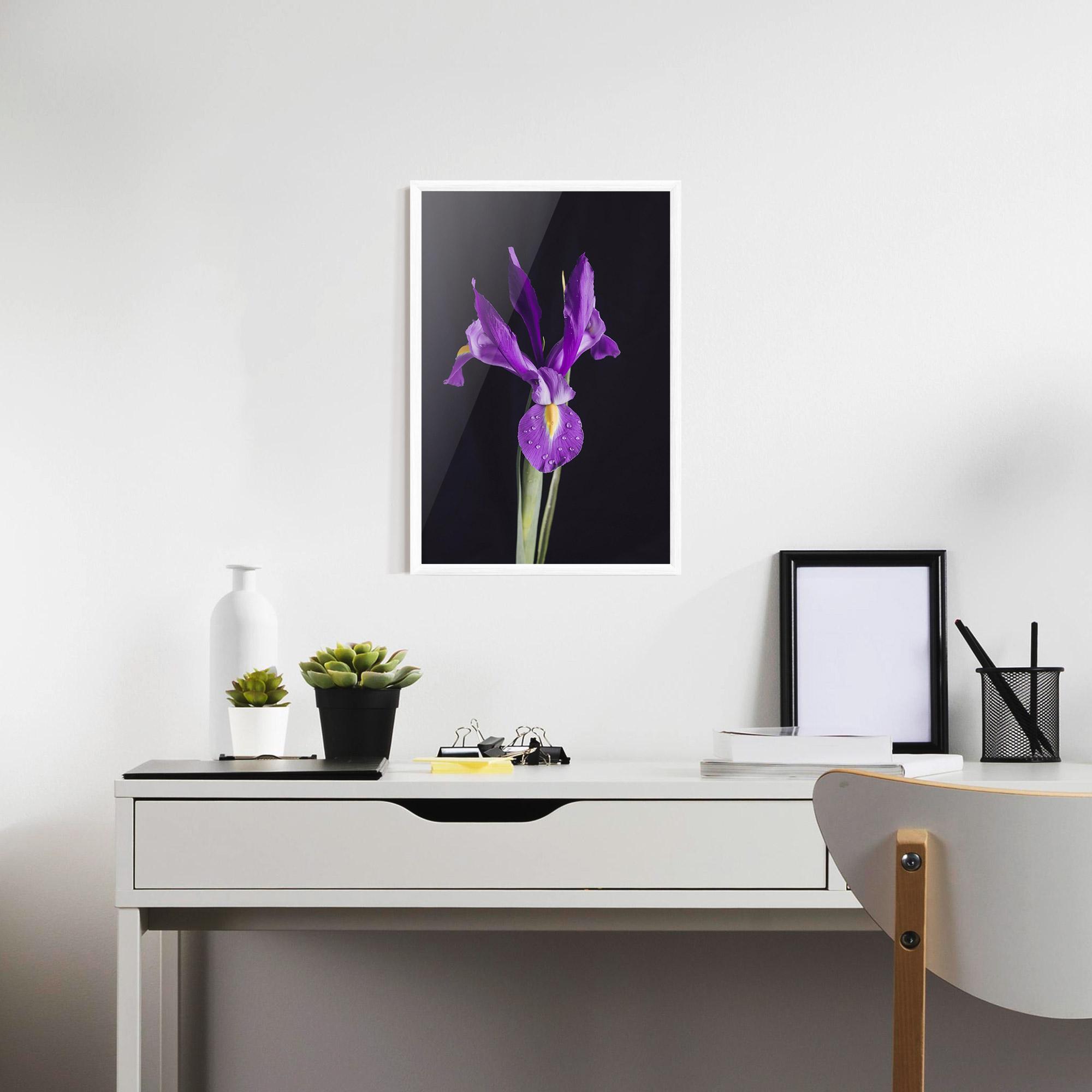 Рамкиран постер Fresh Purple Iris mockup 7