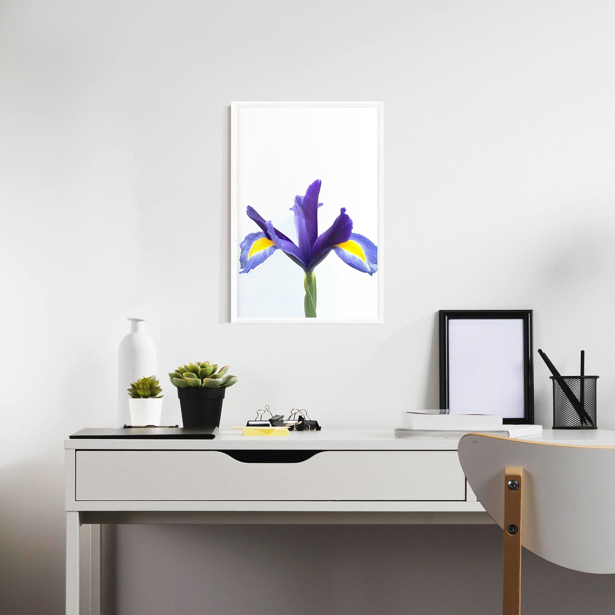 Рамкиран постер Yellow Color Iris mockup 7