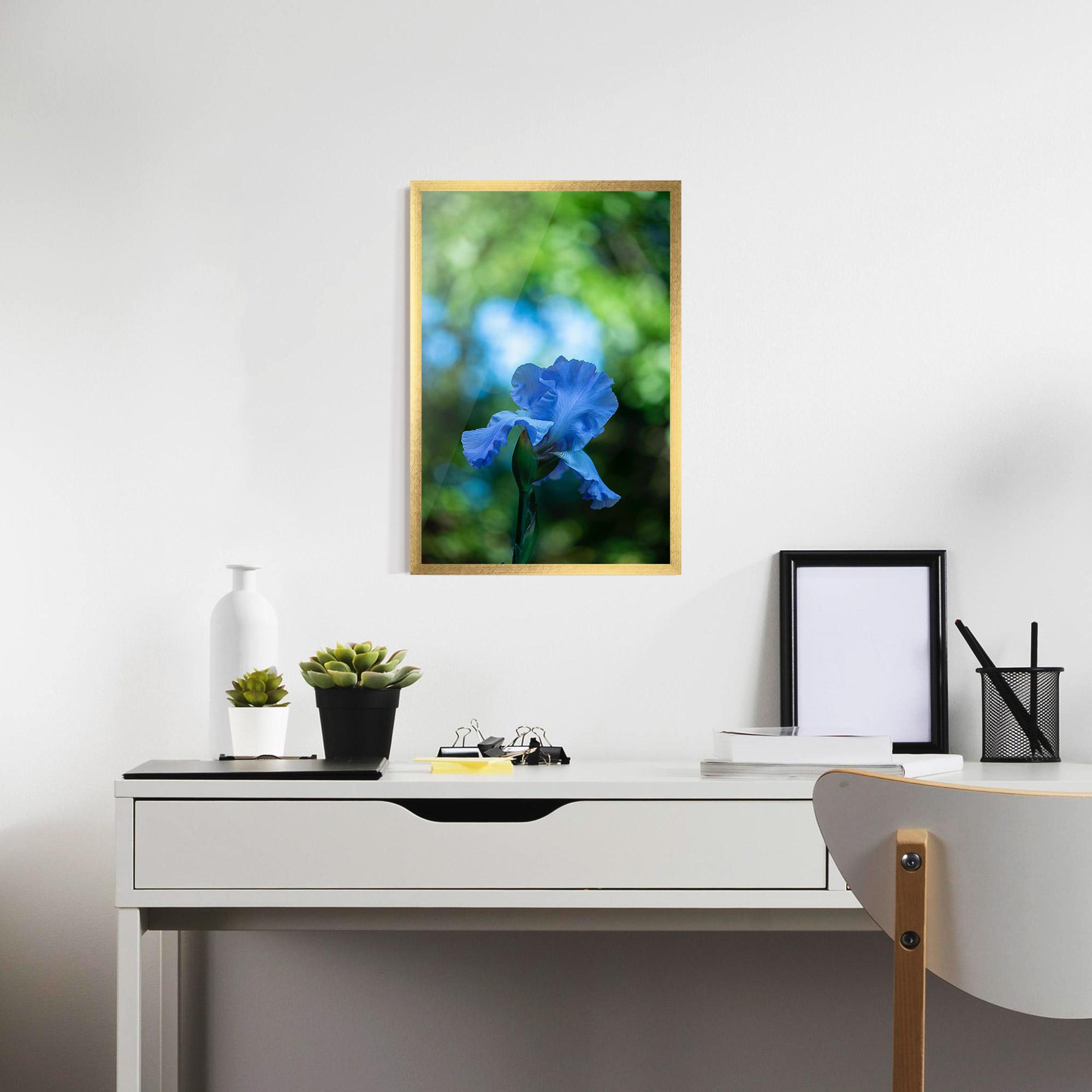 Рамкиран постер Blue Iris In The Garden mockup 7