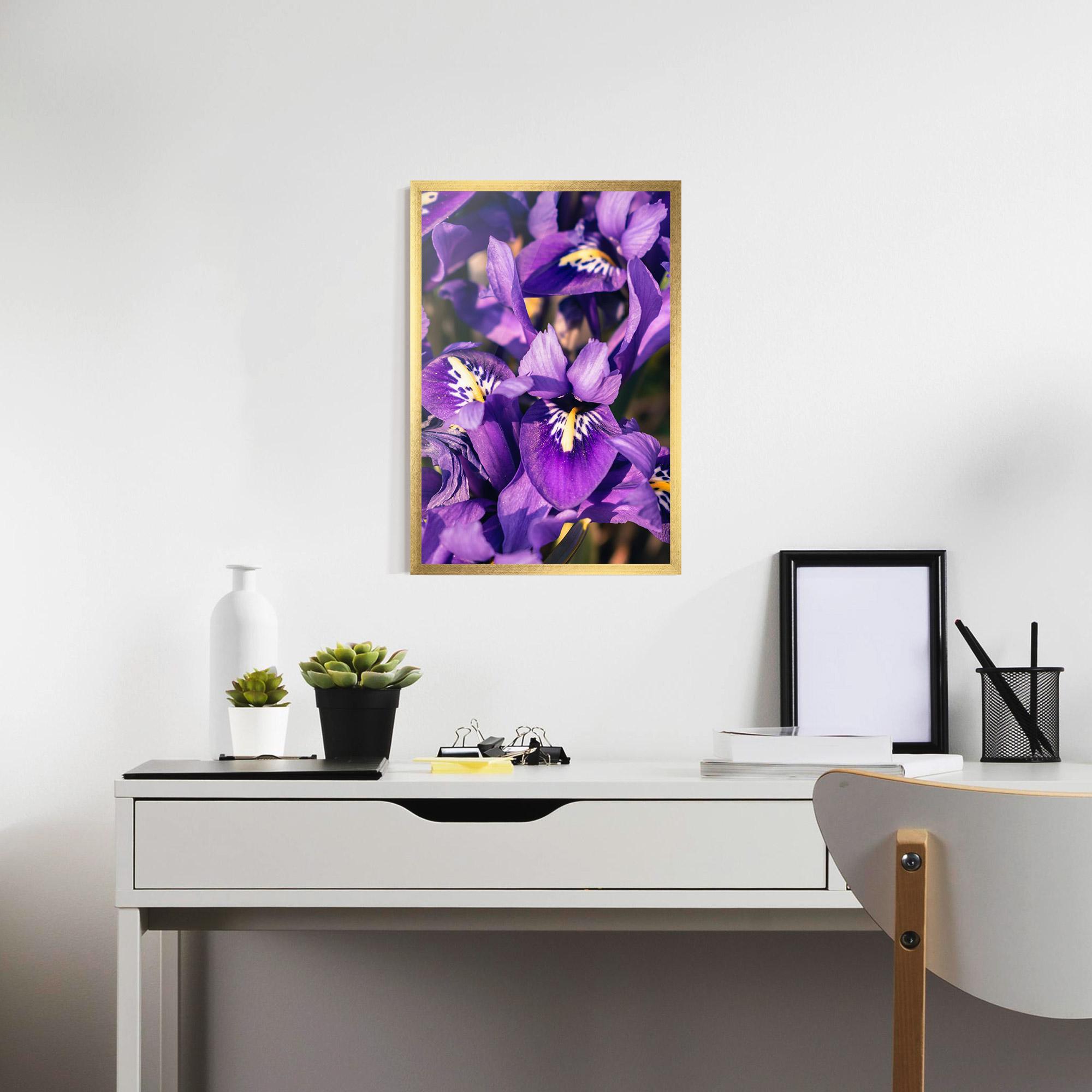 Рамкиран постер Small Purple Iris mockup 7