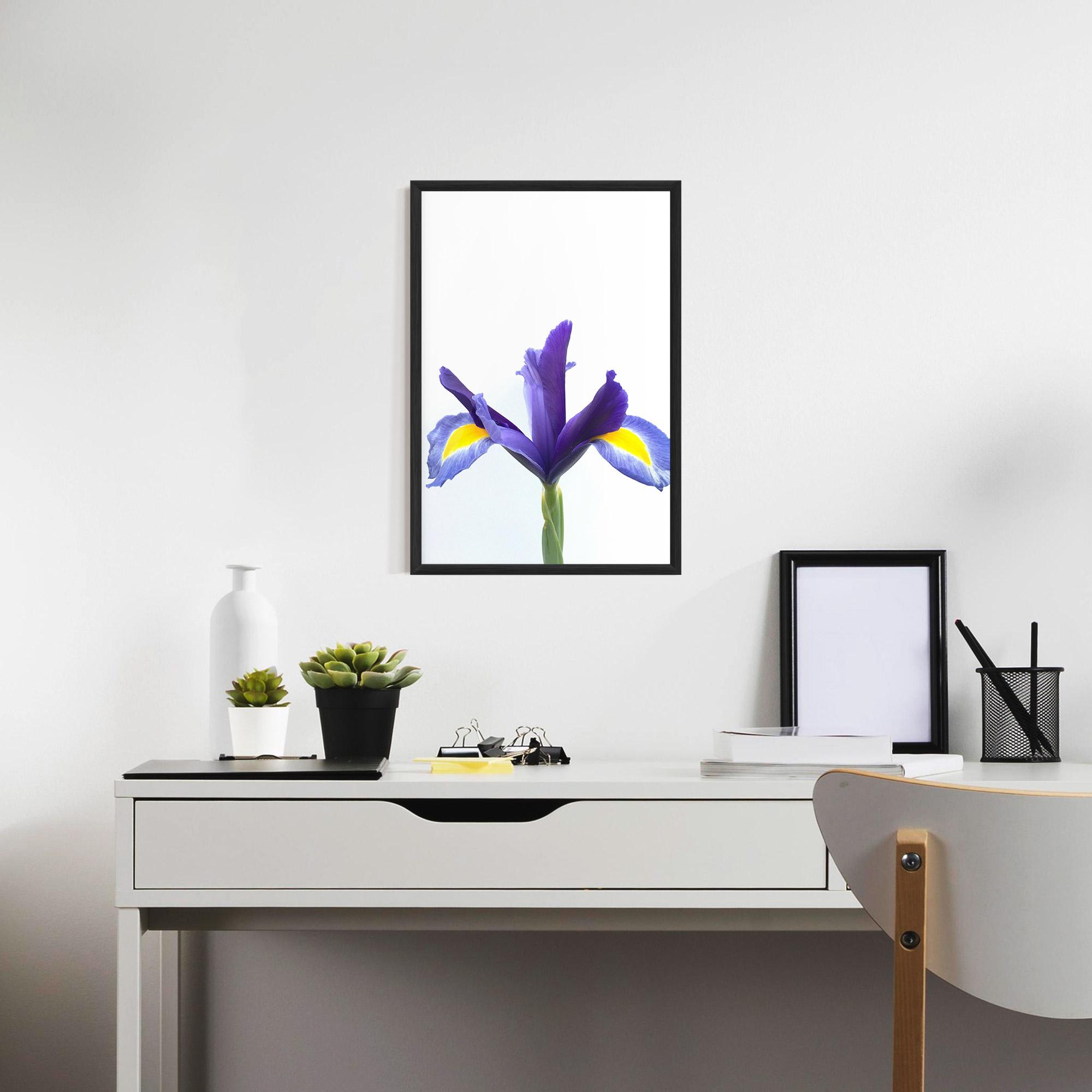 Рамкиран постер Yellow Color Iris mockup 7