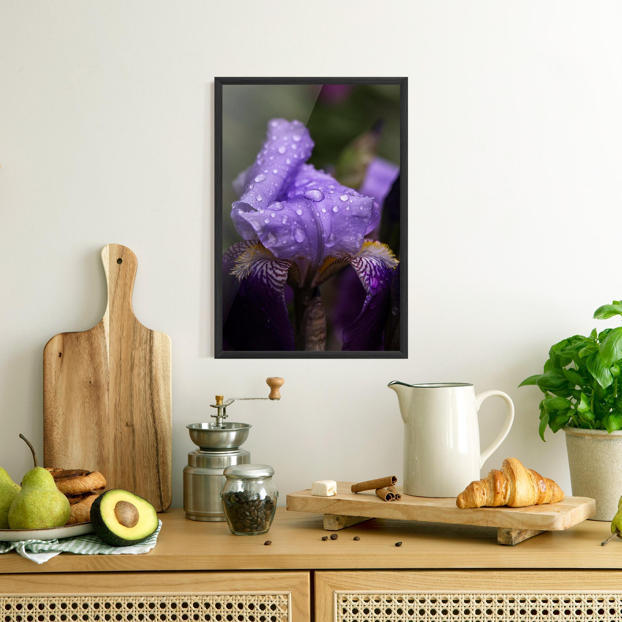 Рамкиран постер Rain In The Garden mockup 8