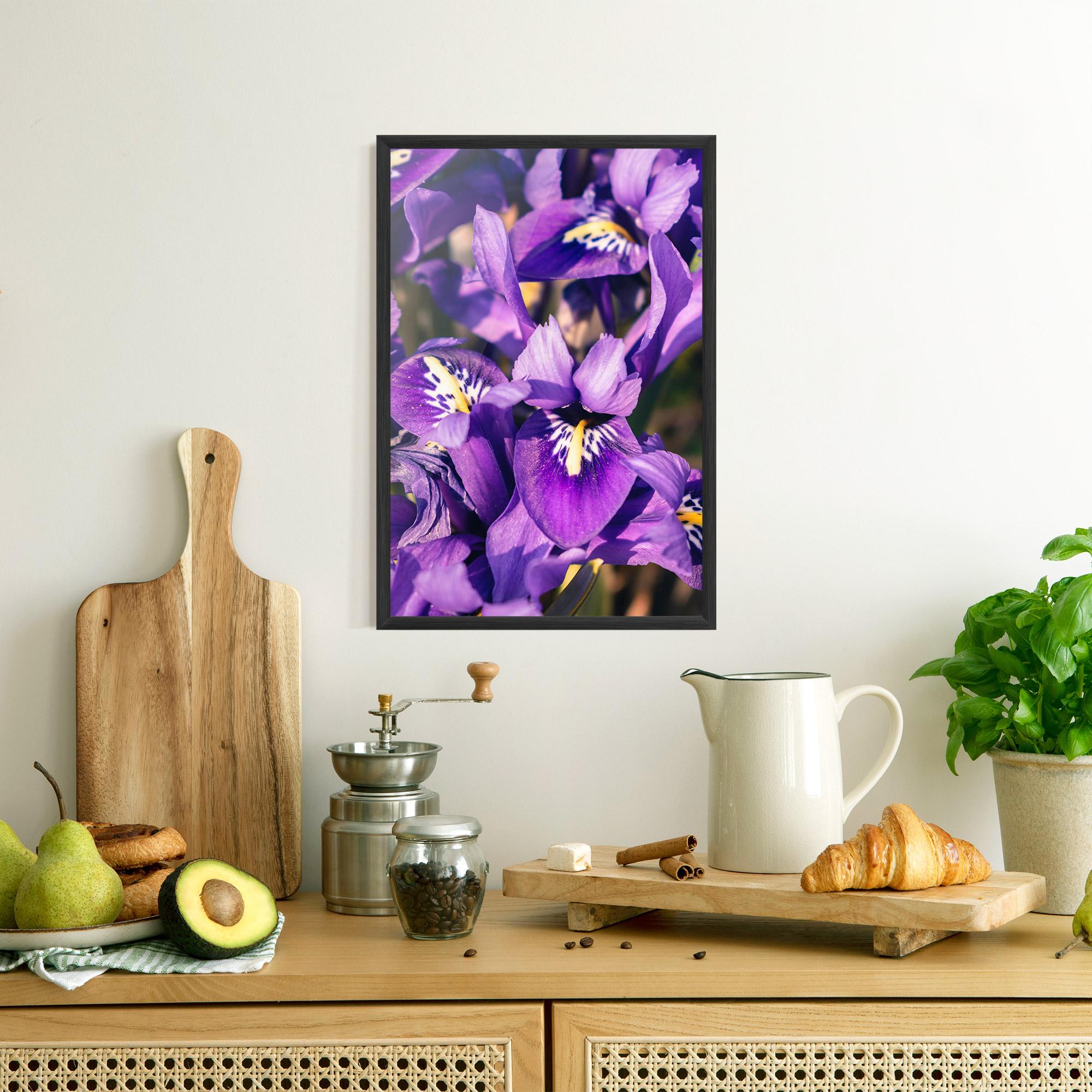 Рамкиран постер Small Purple Iris mockup 8
