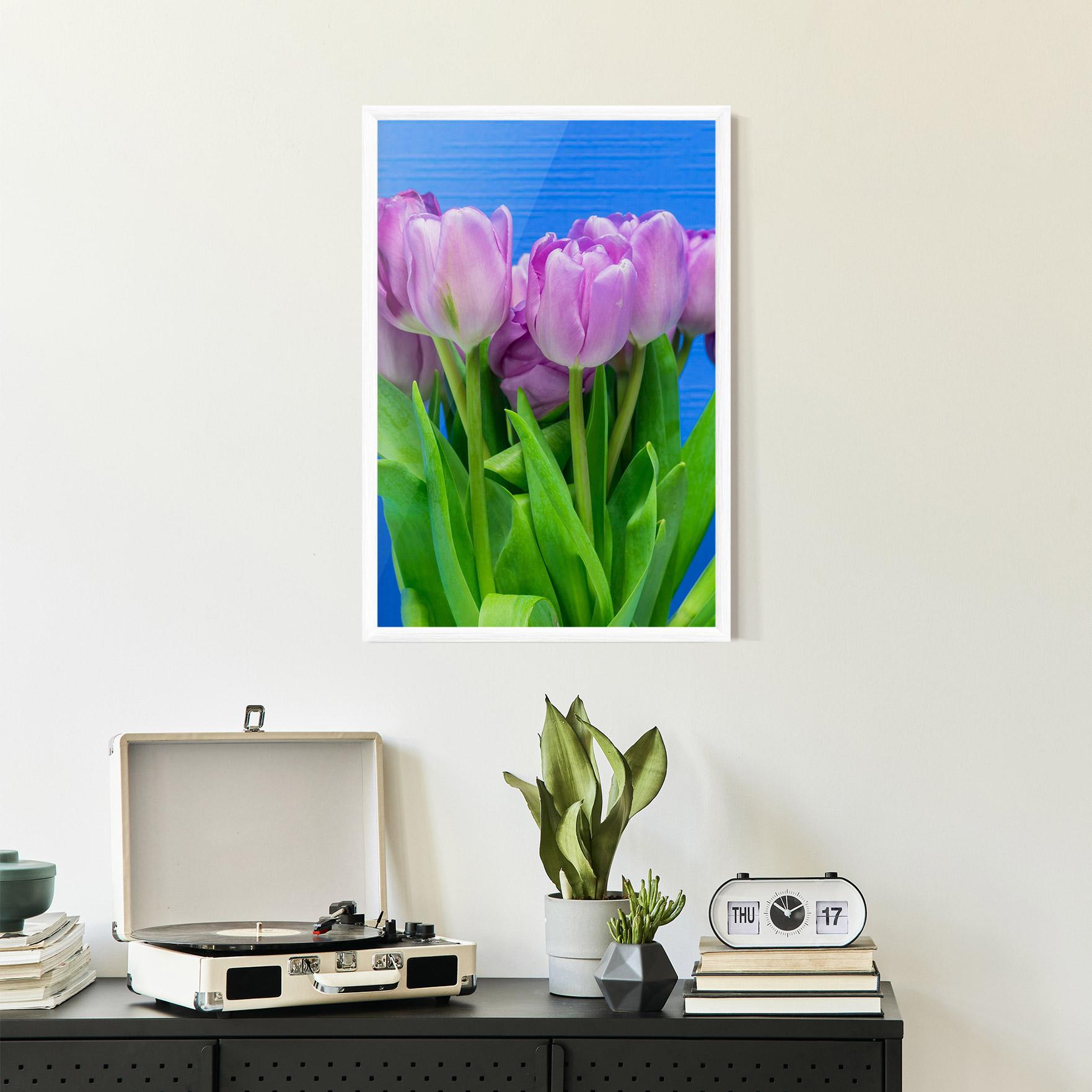 Рамкиран постер Purple Tulips On Blue mockup 2