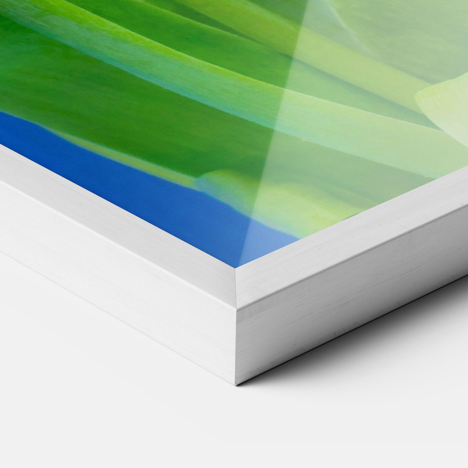 Рамкиран постер Purple Tulips On Blue mockup 3