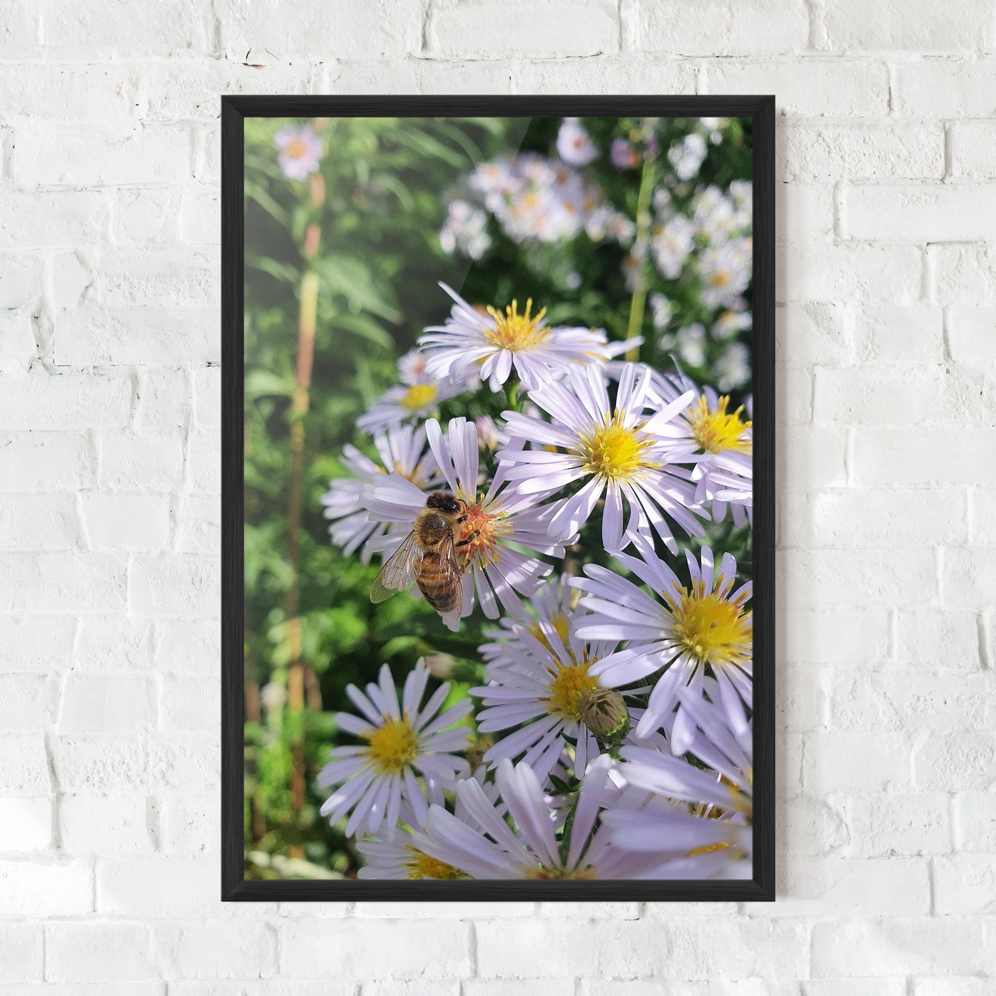 Bee On Light Purple Daisy mockup 0