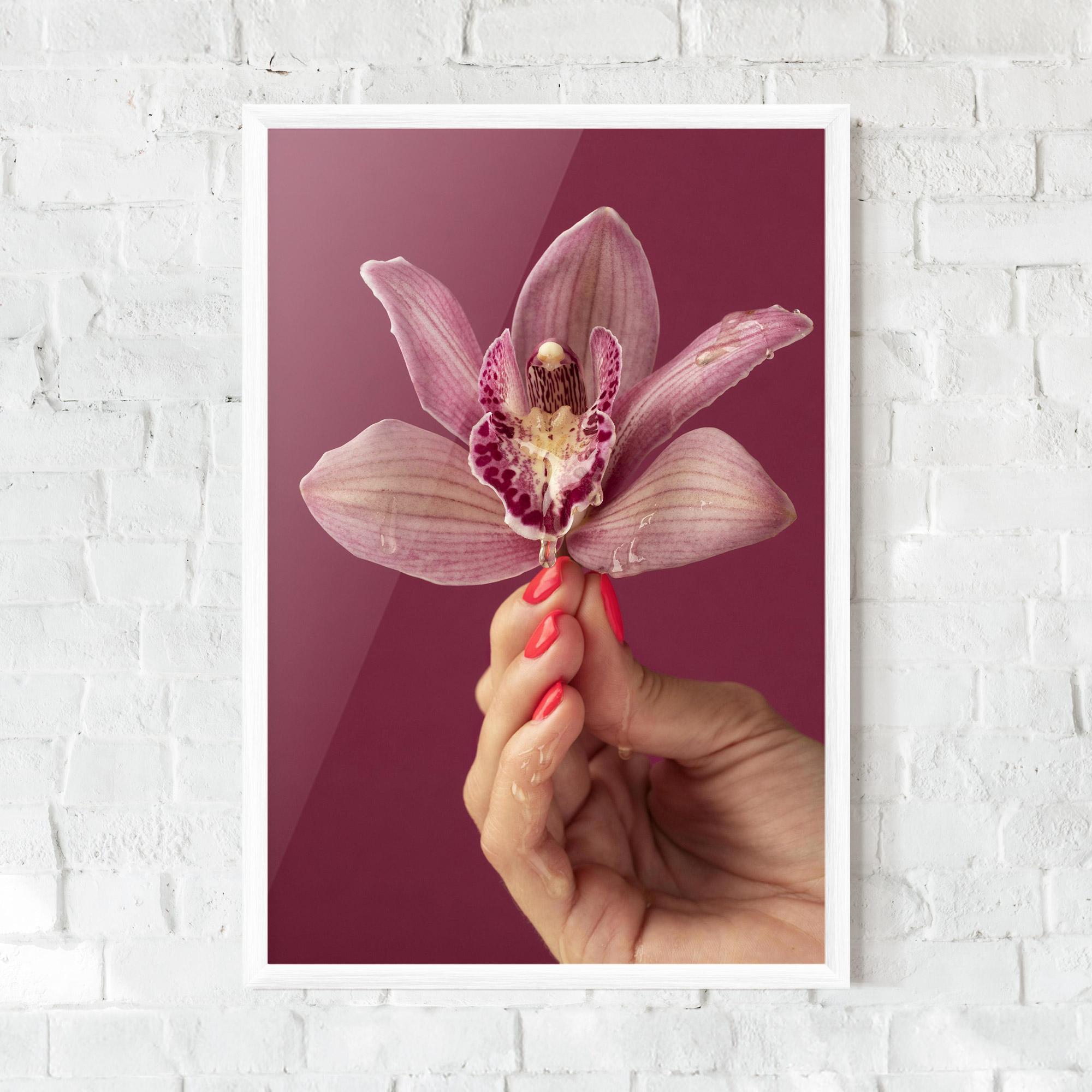 Рамкиран постер Orchid Holding mockup 0