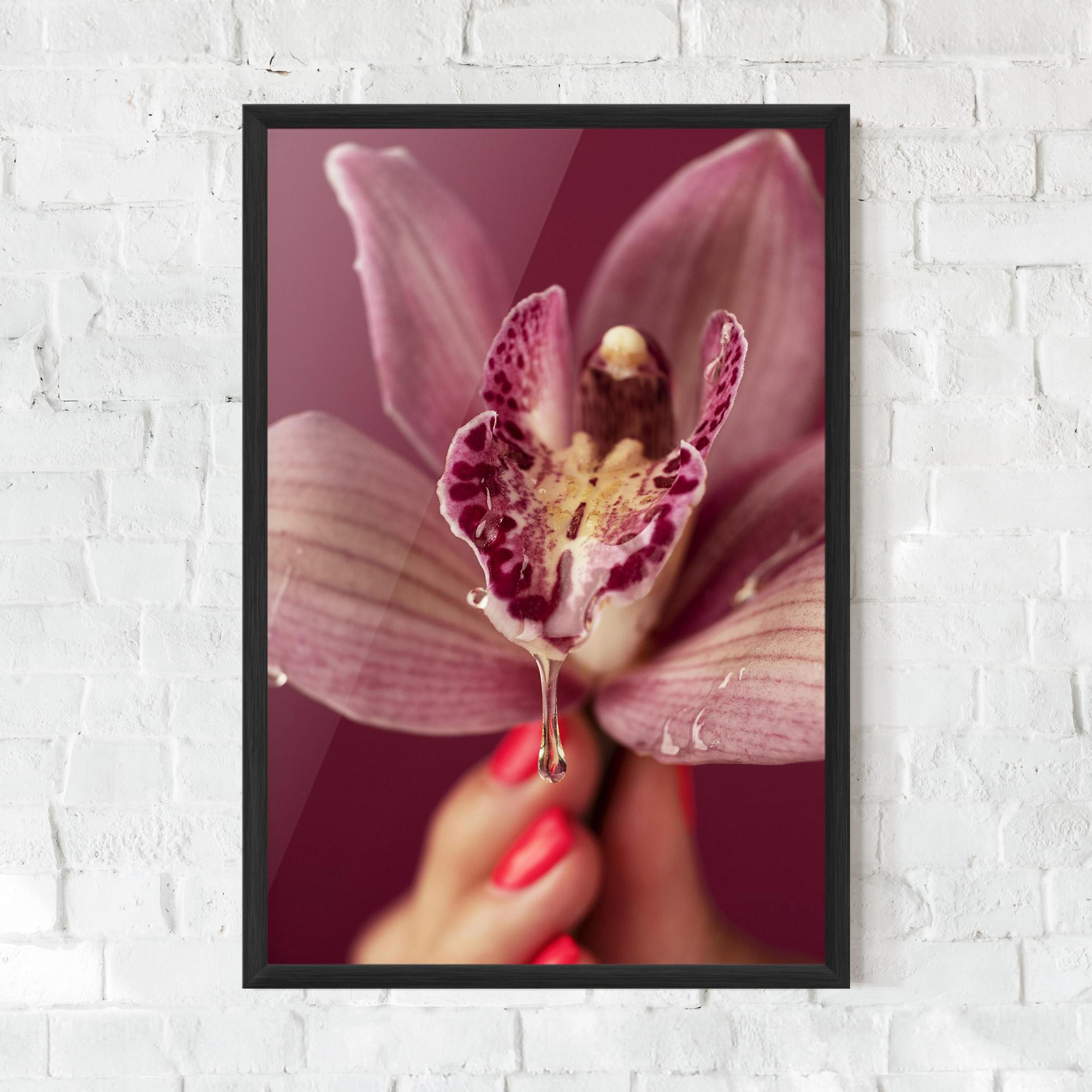 Рамкиран постер Wet Orchid mockup 0
