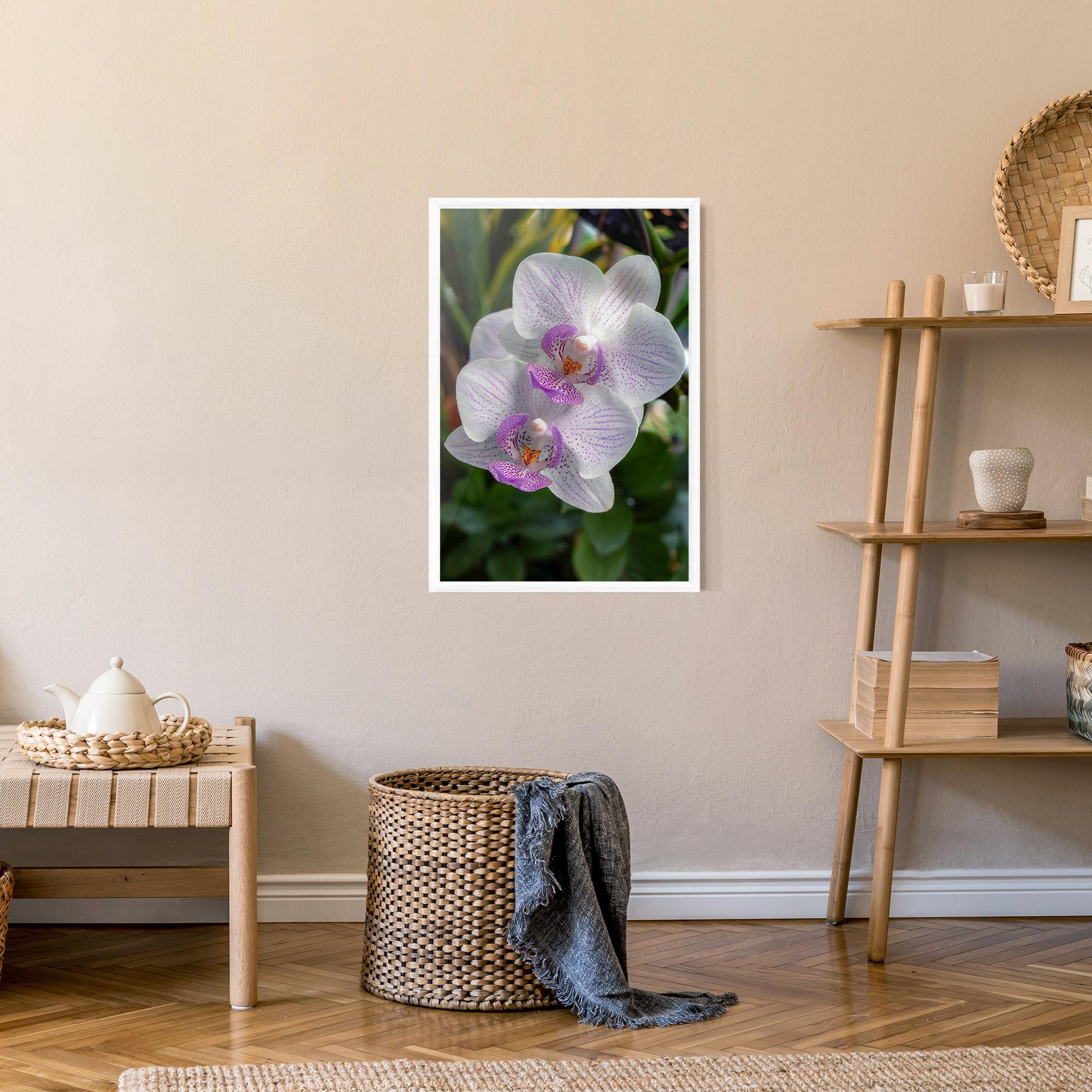 Рамкиран постер White Orchids mockup 9
