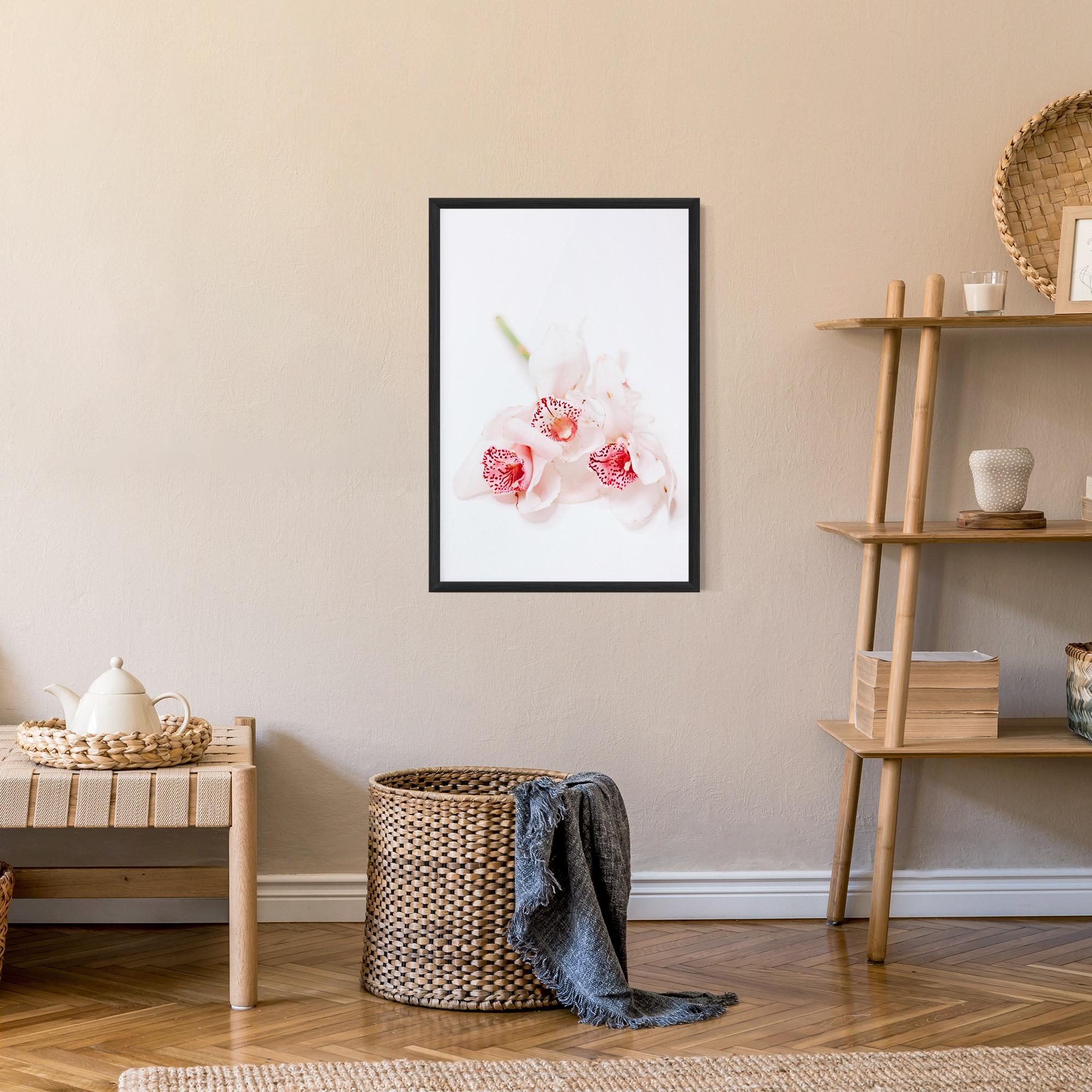 Рамкиран постер White Orchid With Pink mockup 9