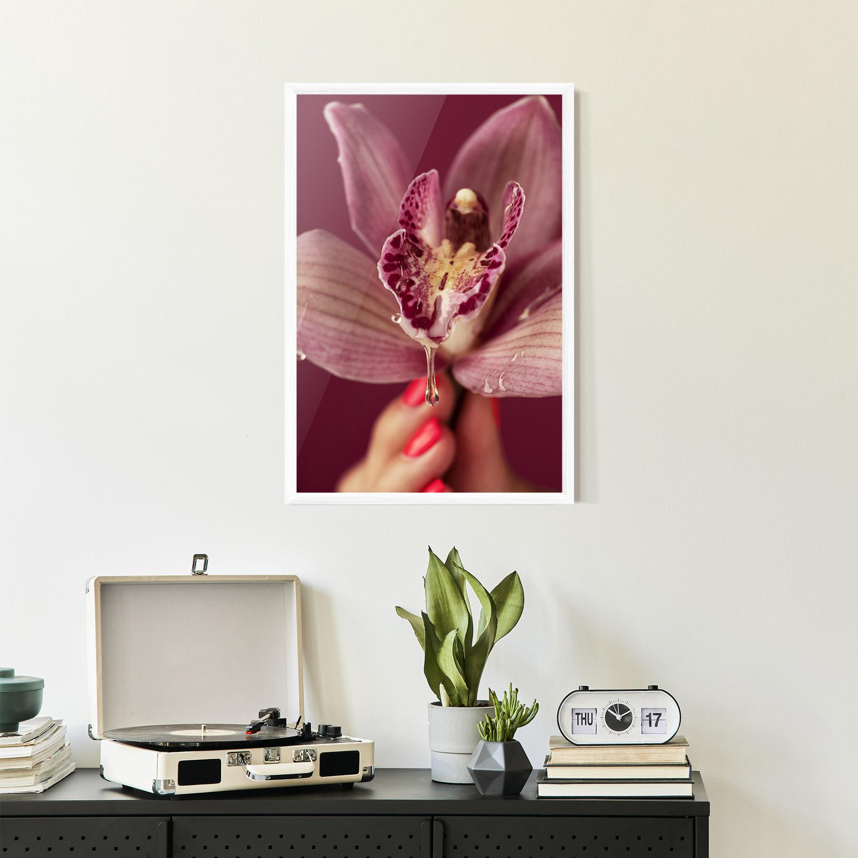 Рамкиран постер Wet Orchid mockup 2