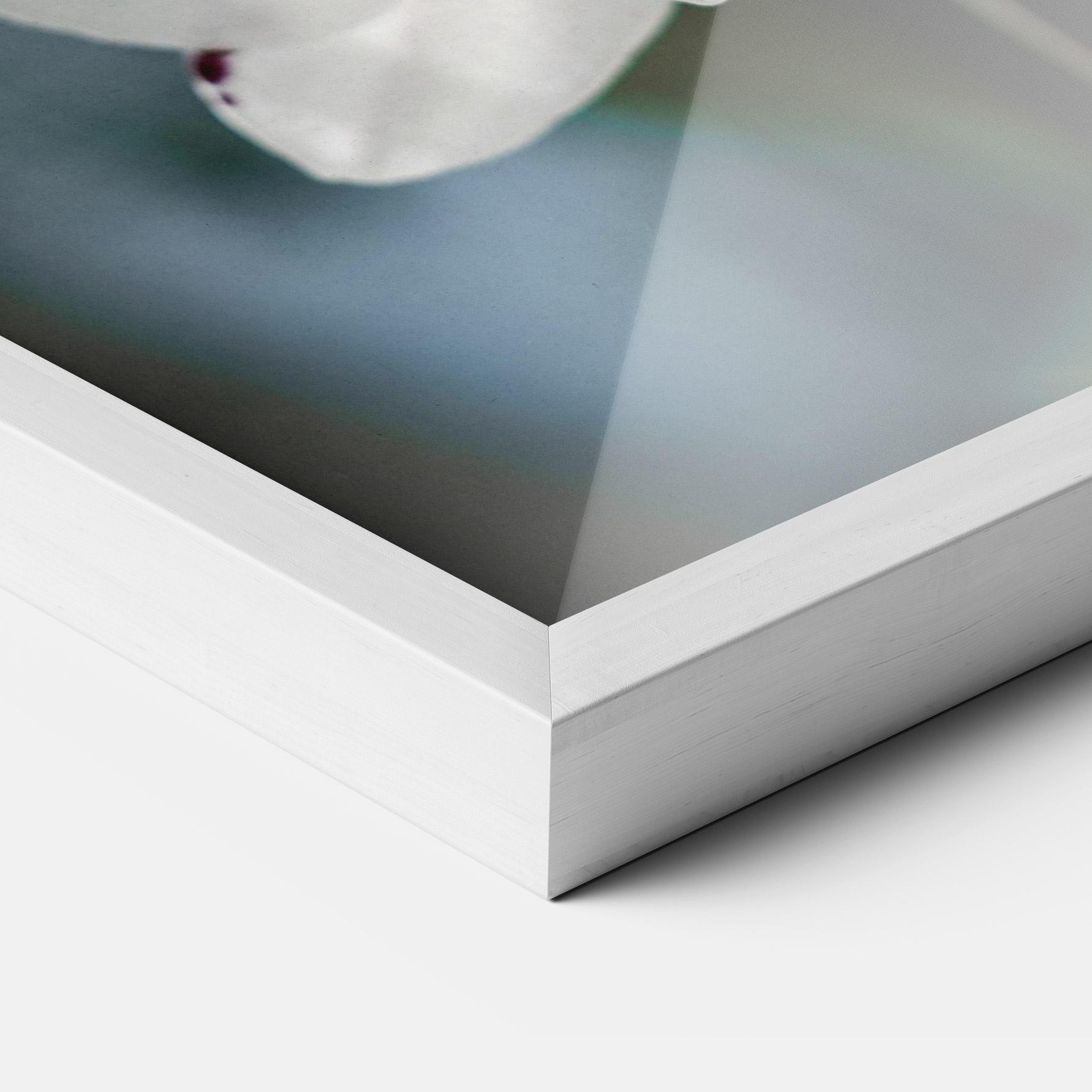 Рамкиран постер Dark Purple Orchid mockup 3