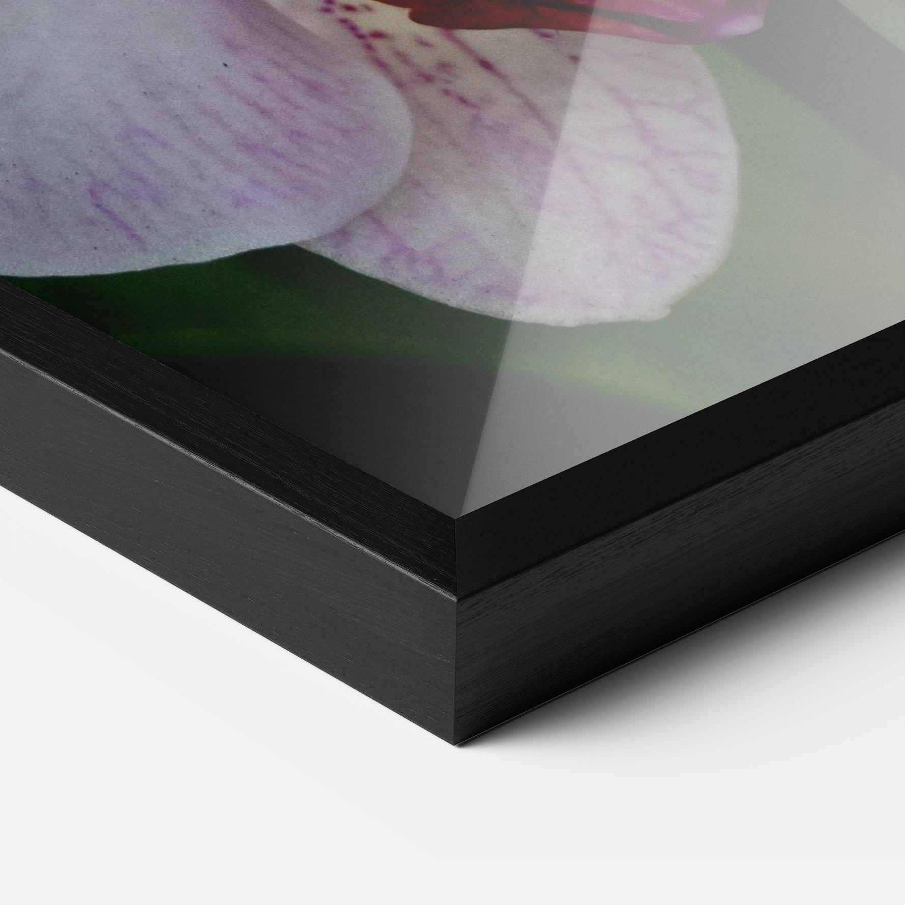 Рамкиран постер Garden Light Purple Orchid mockup 3