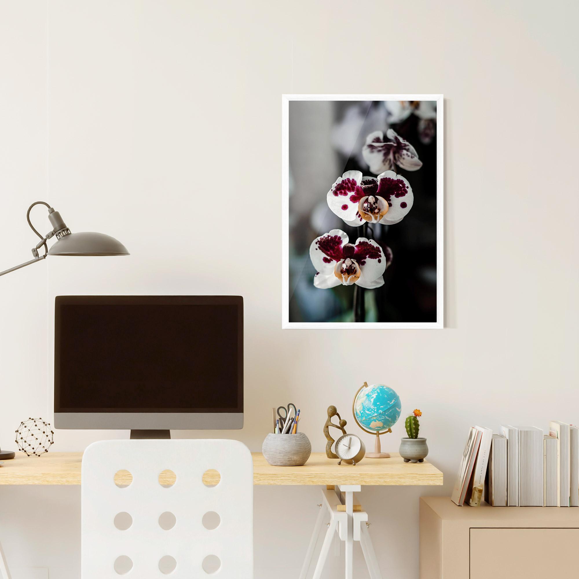 Рамкиран постер Dark Purple Orchid mockup 6