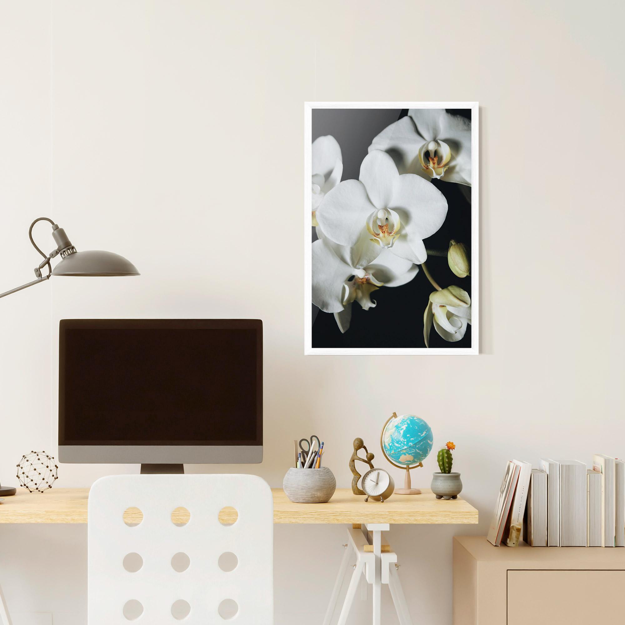Рамкиран постер White Orchid On Black mockup 6