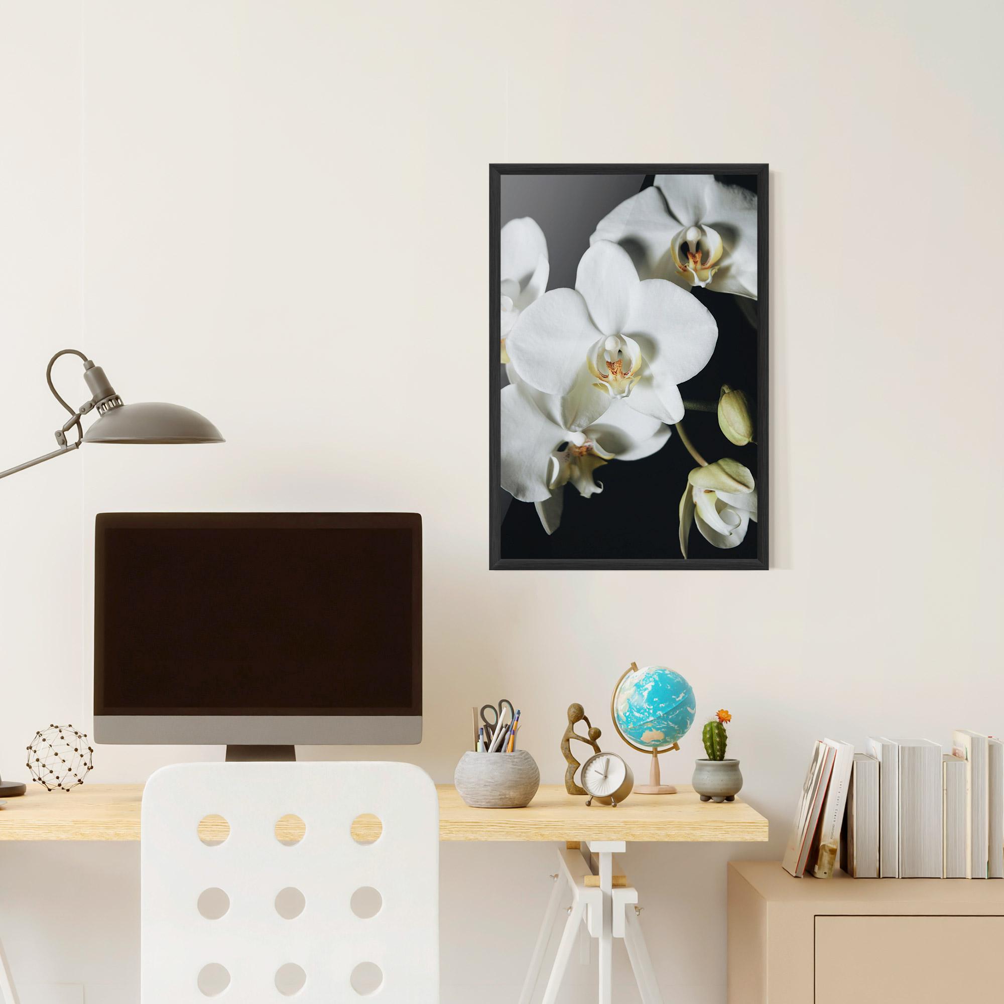 Рамкиран постер White Orchid On Black mockup 6