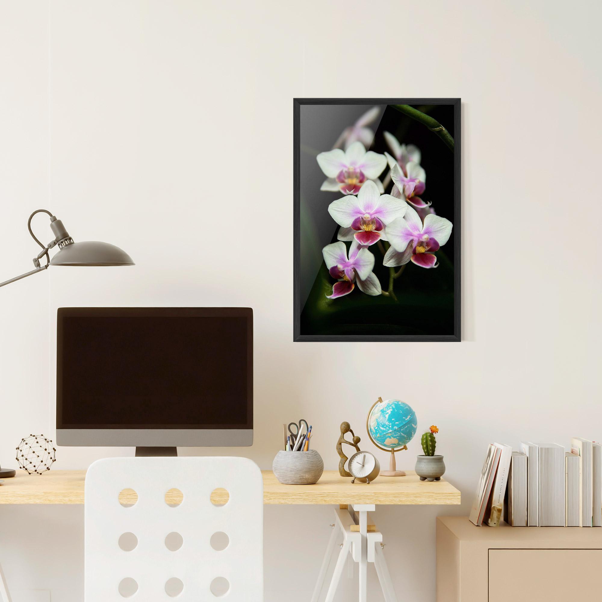 Рамкиран постер Wild White Purple Orchid mockup 6