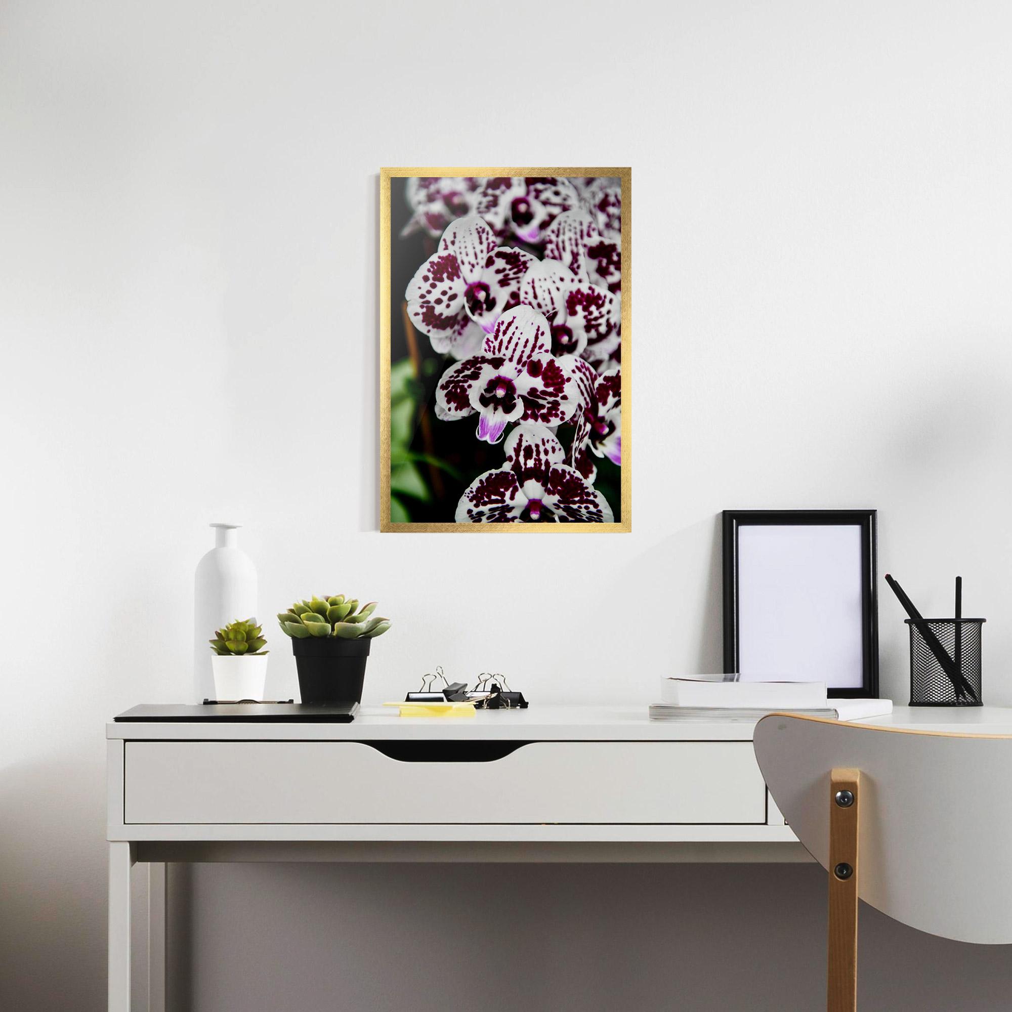 Рамкиран постер Dark Purple Orchids mockup 7