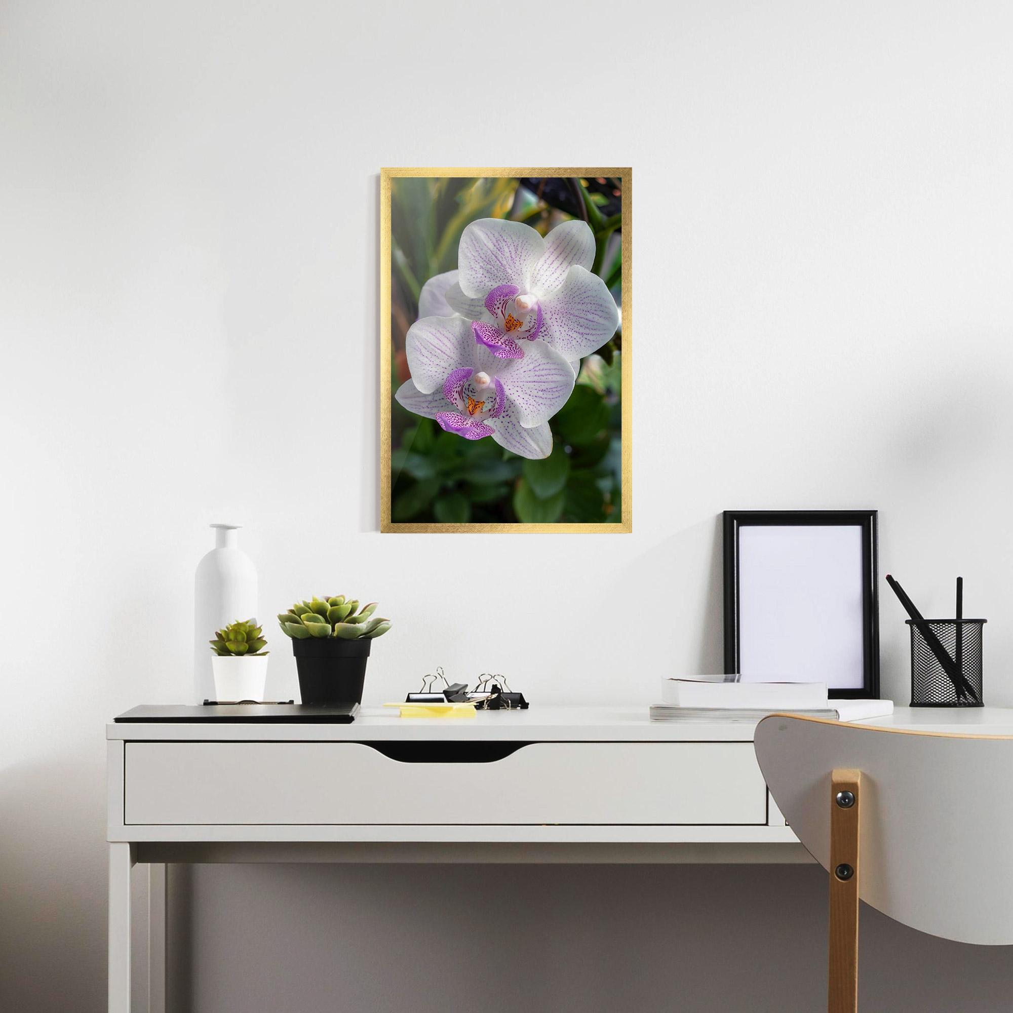 Рамкиран постер White Orchids mockup 7