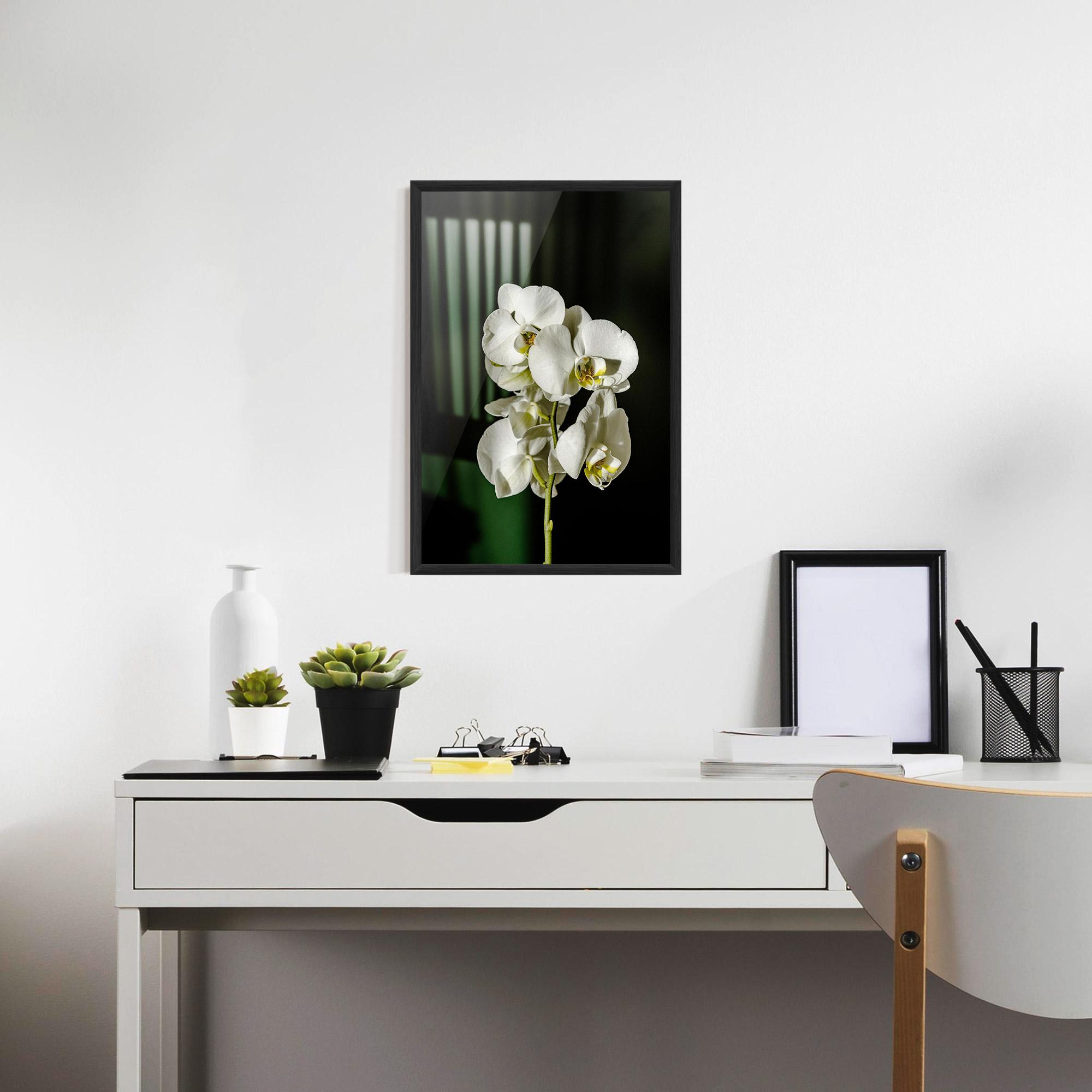 Рамкиран постер Orchid On Green mockup 7