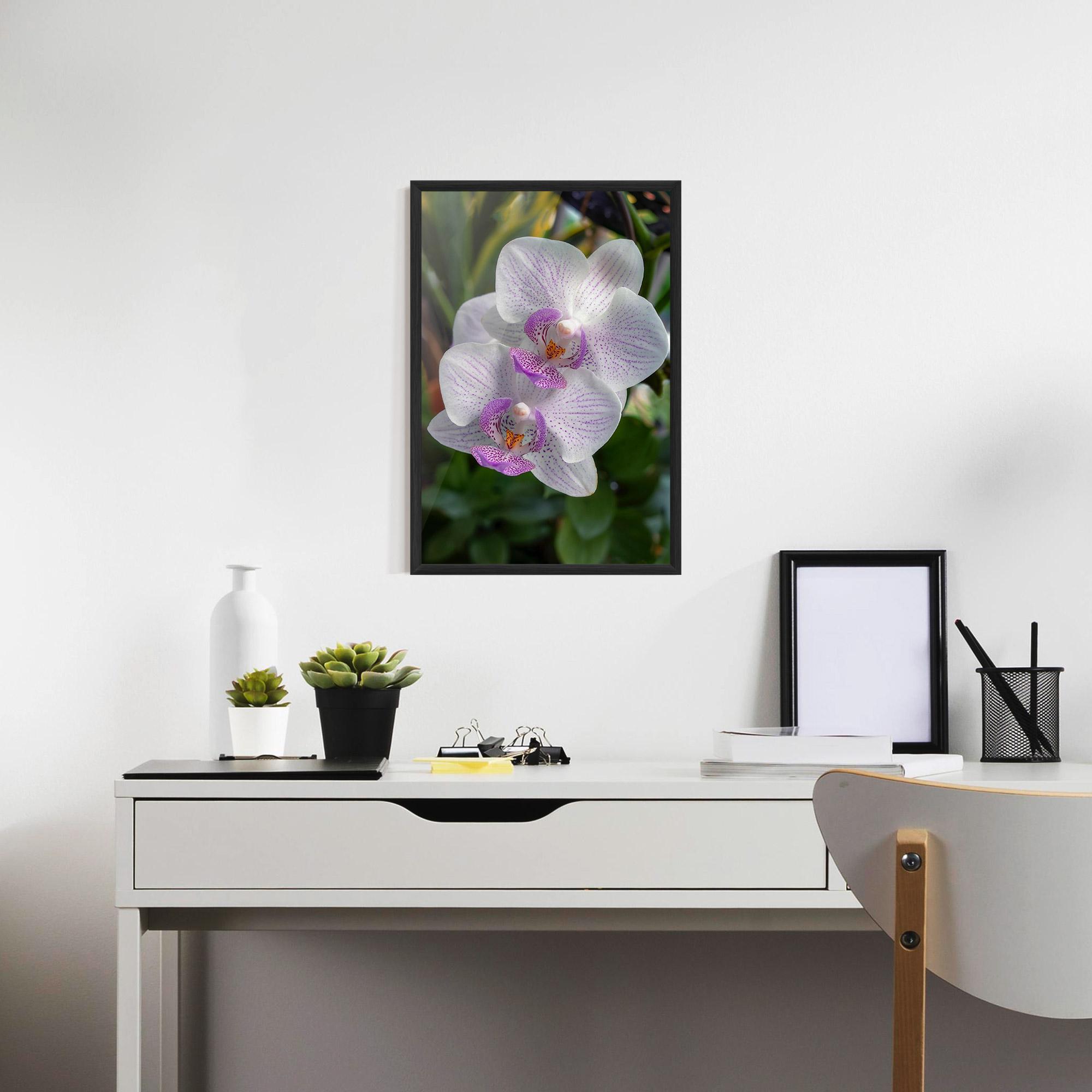 Рамкиран постер White Orchids mockup 7