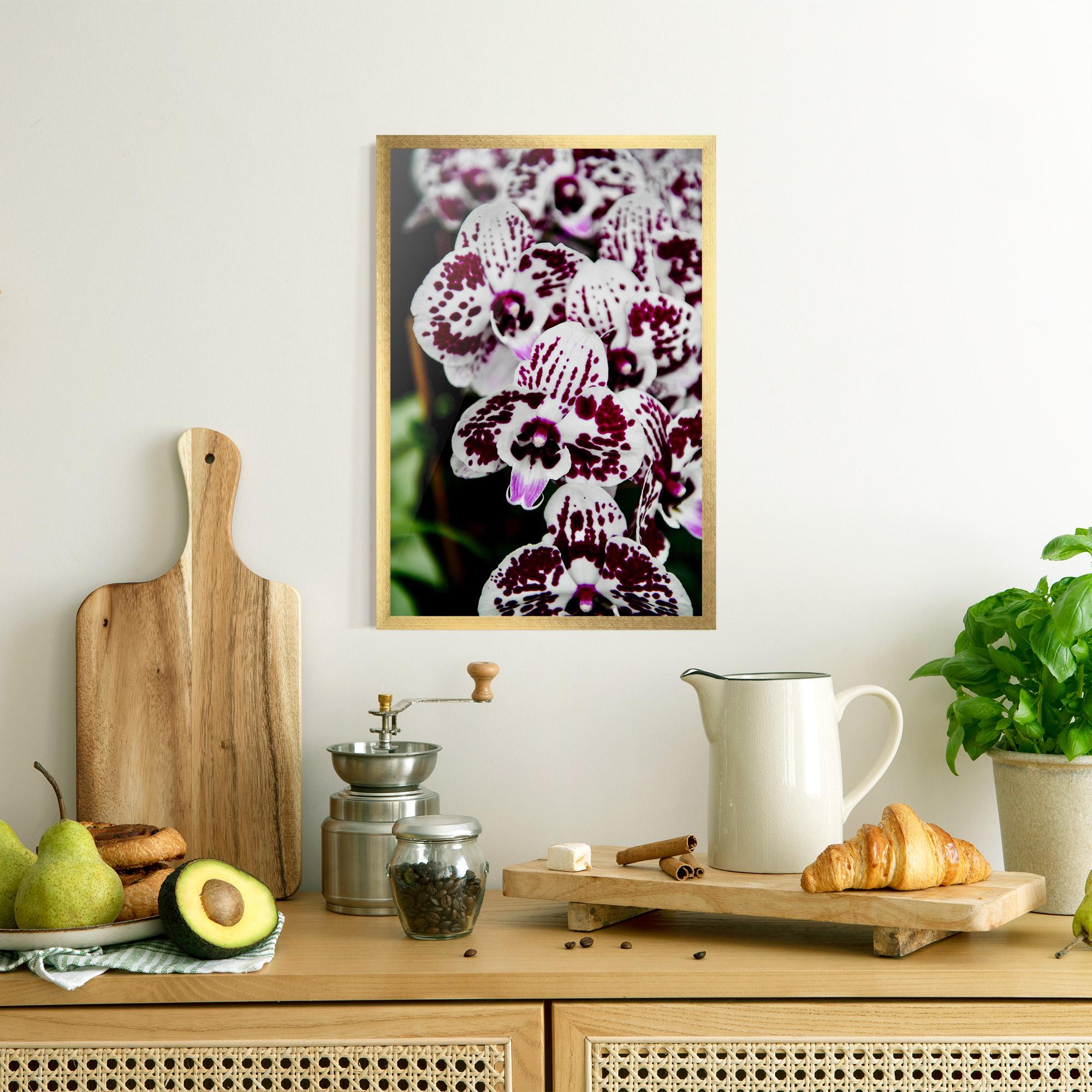 Рамкиран постер Dark Purple Orchids mockup 8